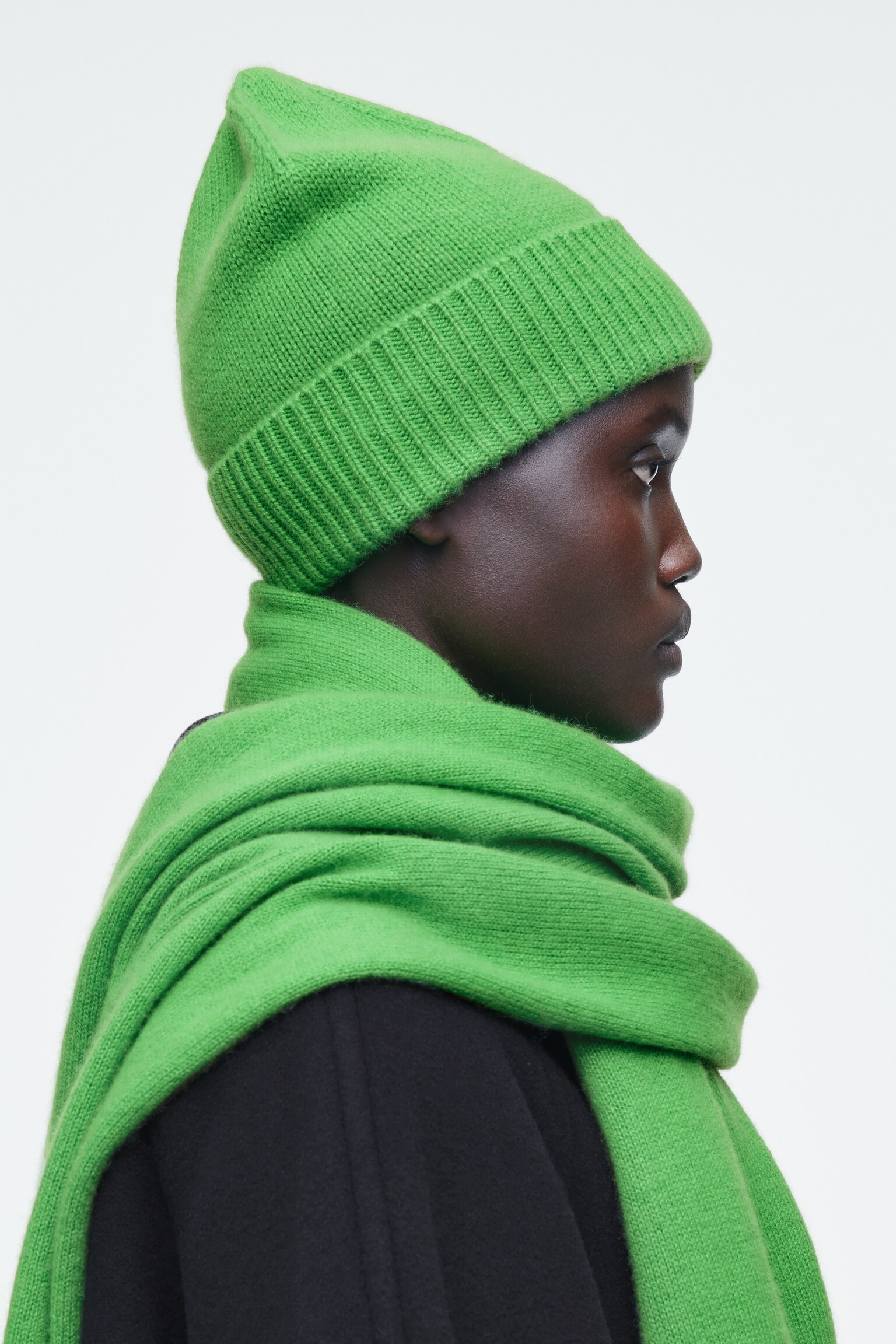 BONNET EN CACHEMIRE - VERT LUMINEUX/VERT OLIVE/GRIS FONCÉ/NOIR/BRUN FONCÉ - 6