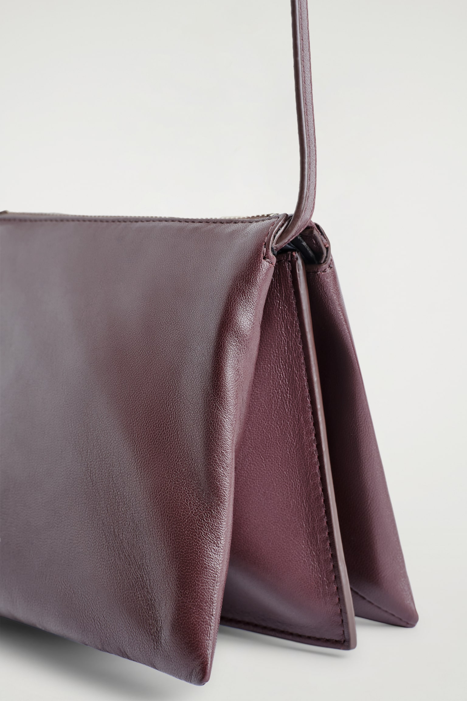 TROVE CROSSBODY BAG - LEATHER - BORDEAUX/BLACK - 4