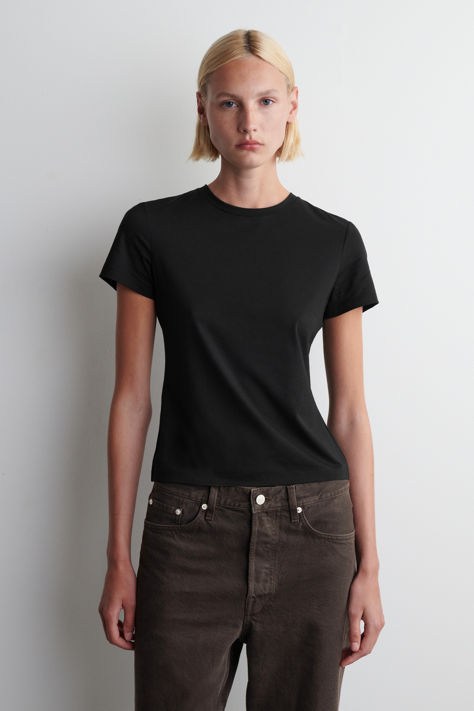 SHRUNKEN T-SHIRT - ЧЕРНО/БЯЛО