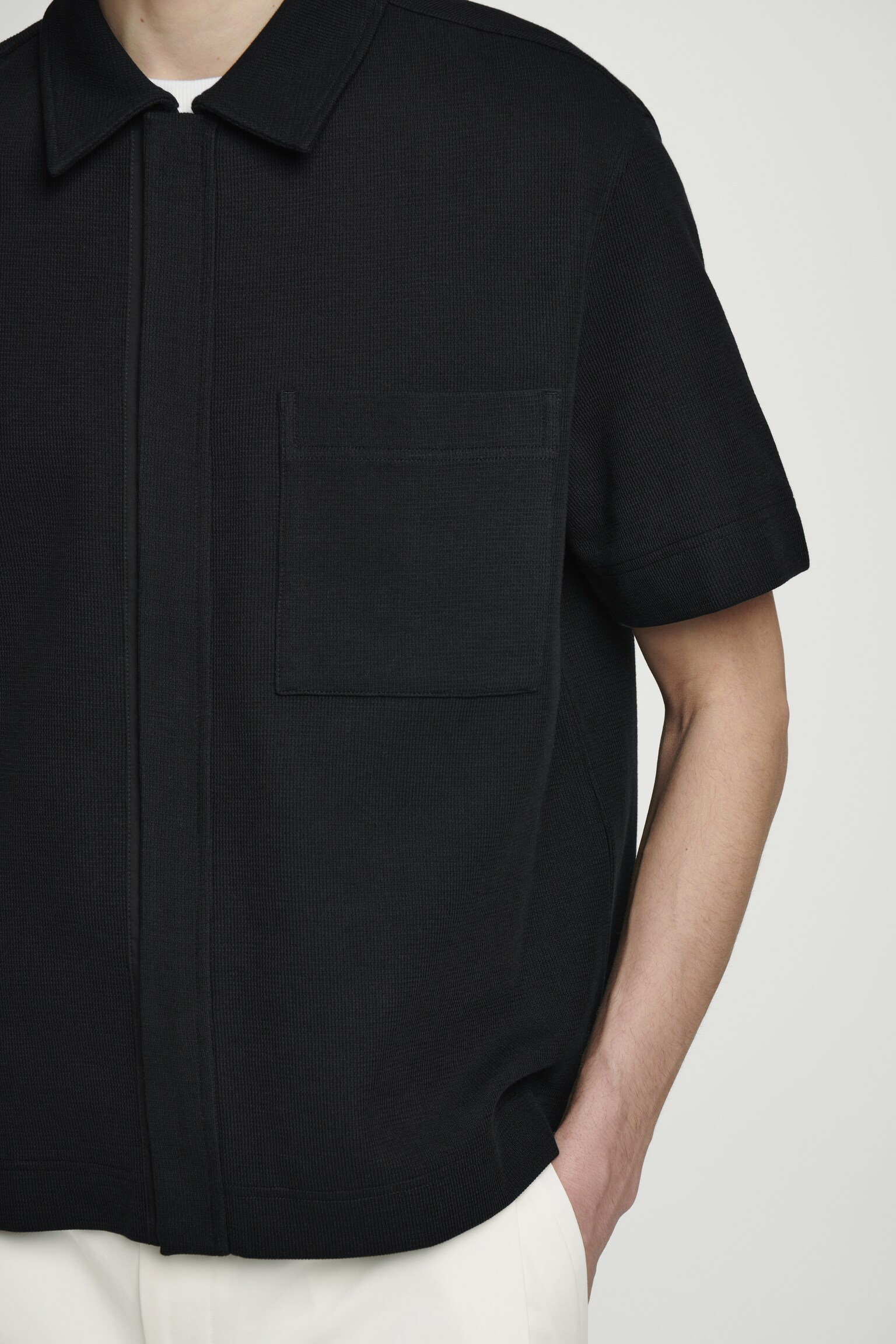 CAMISA DE ALGODÓN TEXTURIZADO CON CREMALLERA - NEGRO/TOPO CLARO - 5