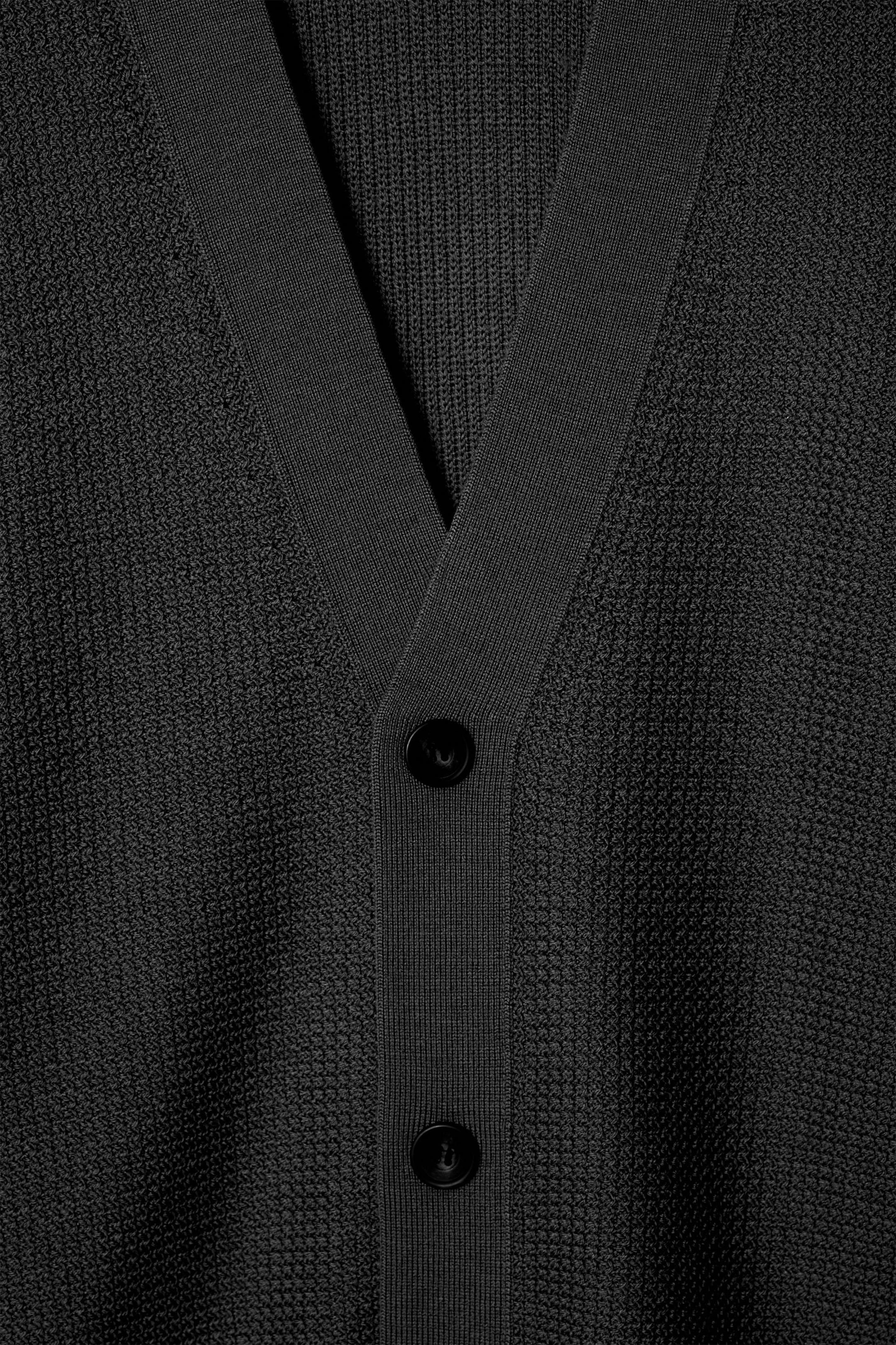 StillMedia/DescriptiveDetail