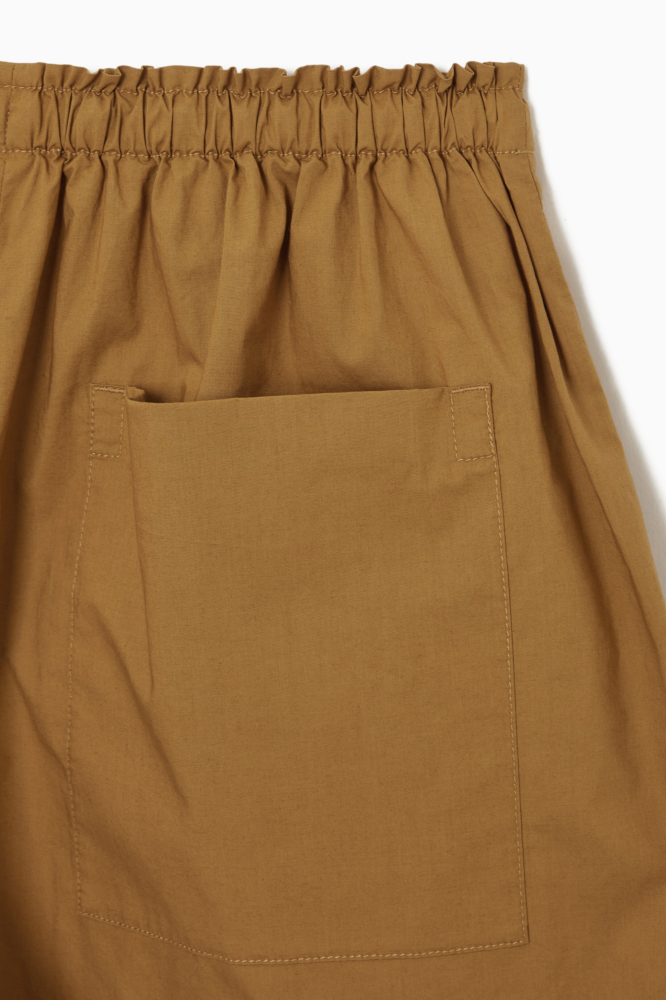 Agrandir l'image: SHORT FRONCÉ TAILLE AJUSTABLE - BRUN - FEMME | H&M CH 2