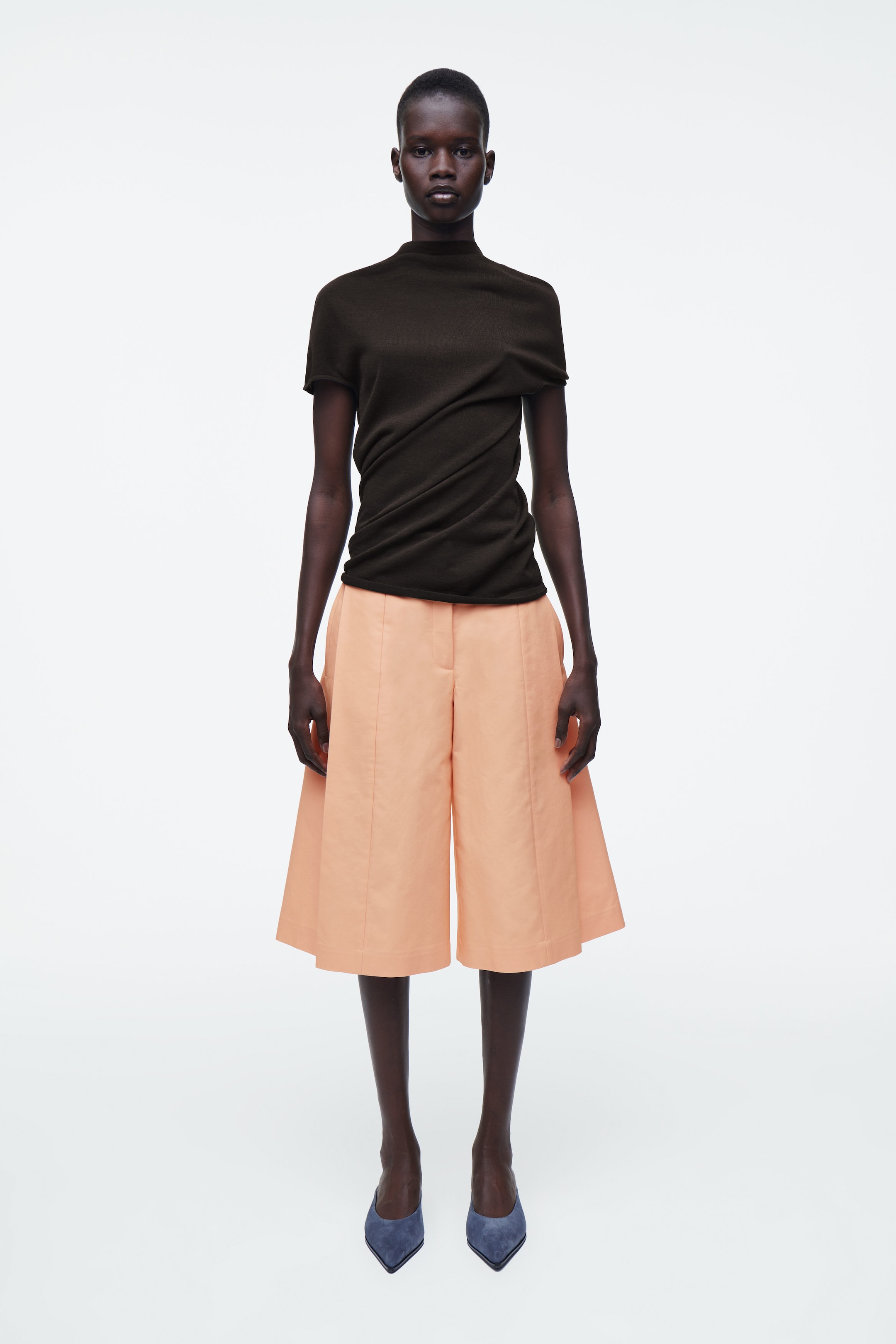 ELEGANTE SHORTS MIT WEITEM BEIN