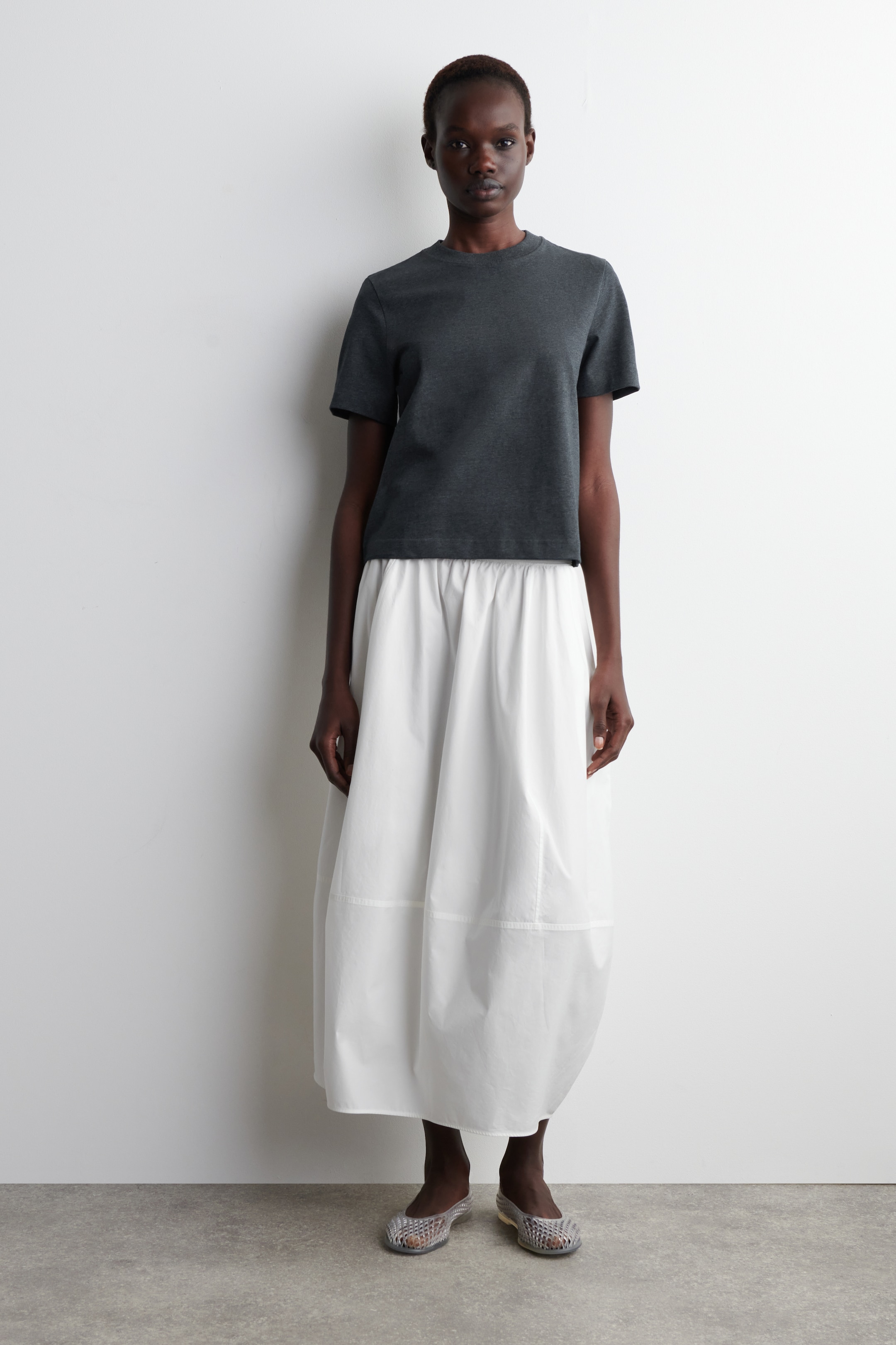 Ingrandisci l'immagine: CLEAN CUT REGULAR T-SHIRT - CHARCOAL MÉLANGE - DONNA | H&M CH 2