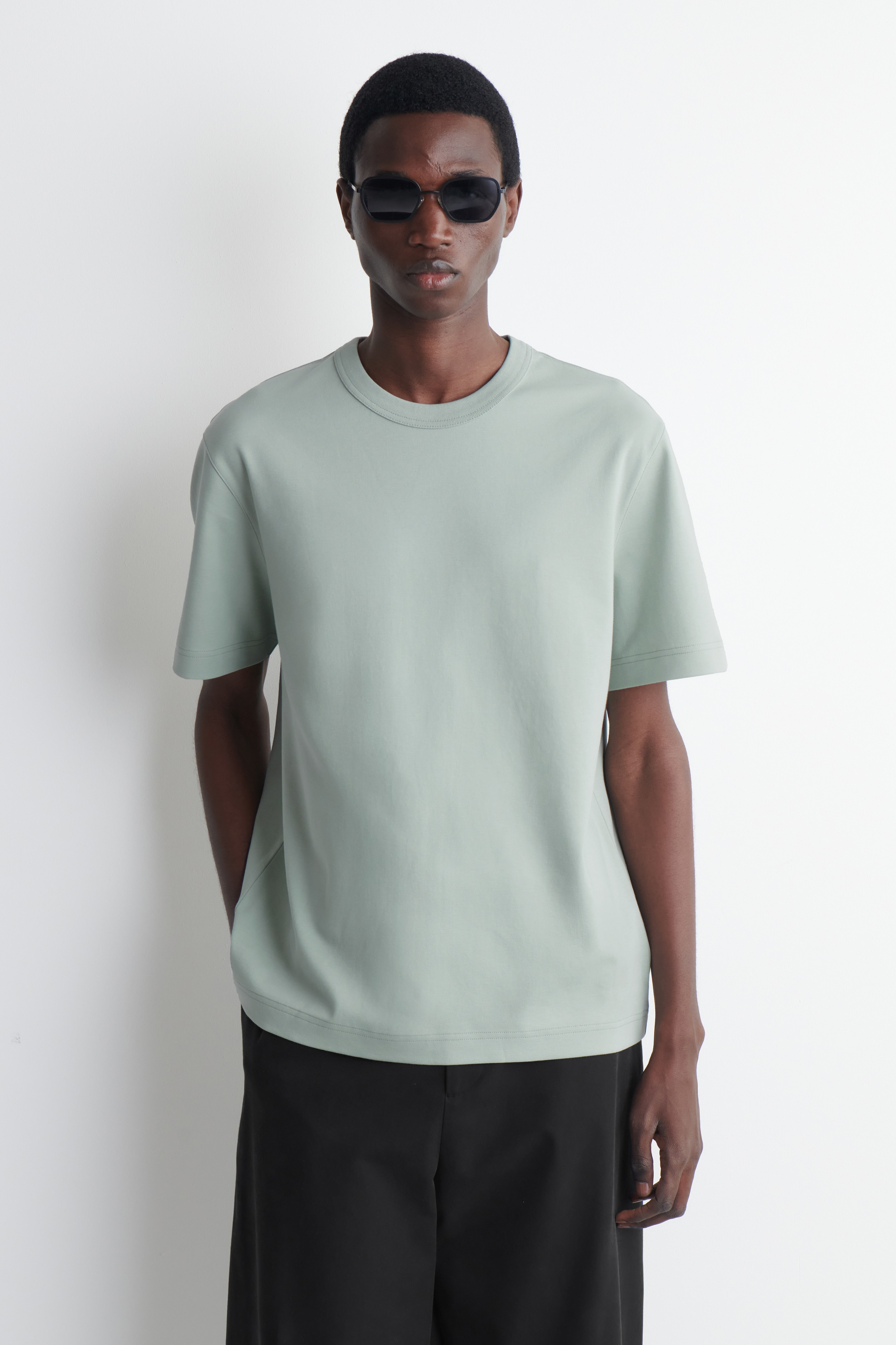 T-shirt με στρογγυλή λαιμόκοψη από interlock βαμβάκι - ΑΝΟΙΧΤΟ ΠΡΑΣΙΝΟ/ΝΑΥΤΙΚΟ ΜΠΛΕ/ΦΩΤΕΙΝΟ ΜΜΠΛΕ/ΓΑΛΑΖΙΟ/ΜΑΥΡΟ/ΛΕΥΚΟ/ΝΑΥΤΙΚΟ ΜΠΛΕ / ΛΕΥΚΟ / ΡΙΓΕ/ΠΡΑΣΙΝΟ / ΛΕΥΚΟ / ΡΙΓΕ