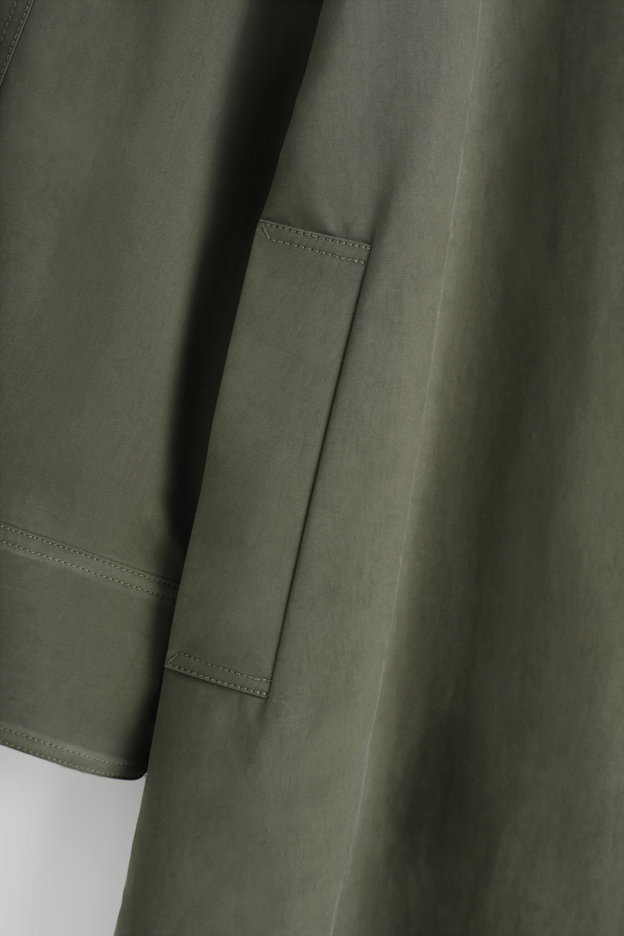 Zobrazit větší obrázek: KABÁT NA ZAPÍNÁNÍ S VLNĚNÝM LEMOVÁNÍM - TMAVÁ KHAKI - ŽENY | H&M CZ 8
