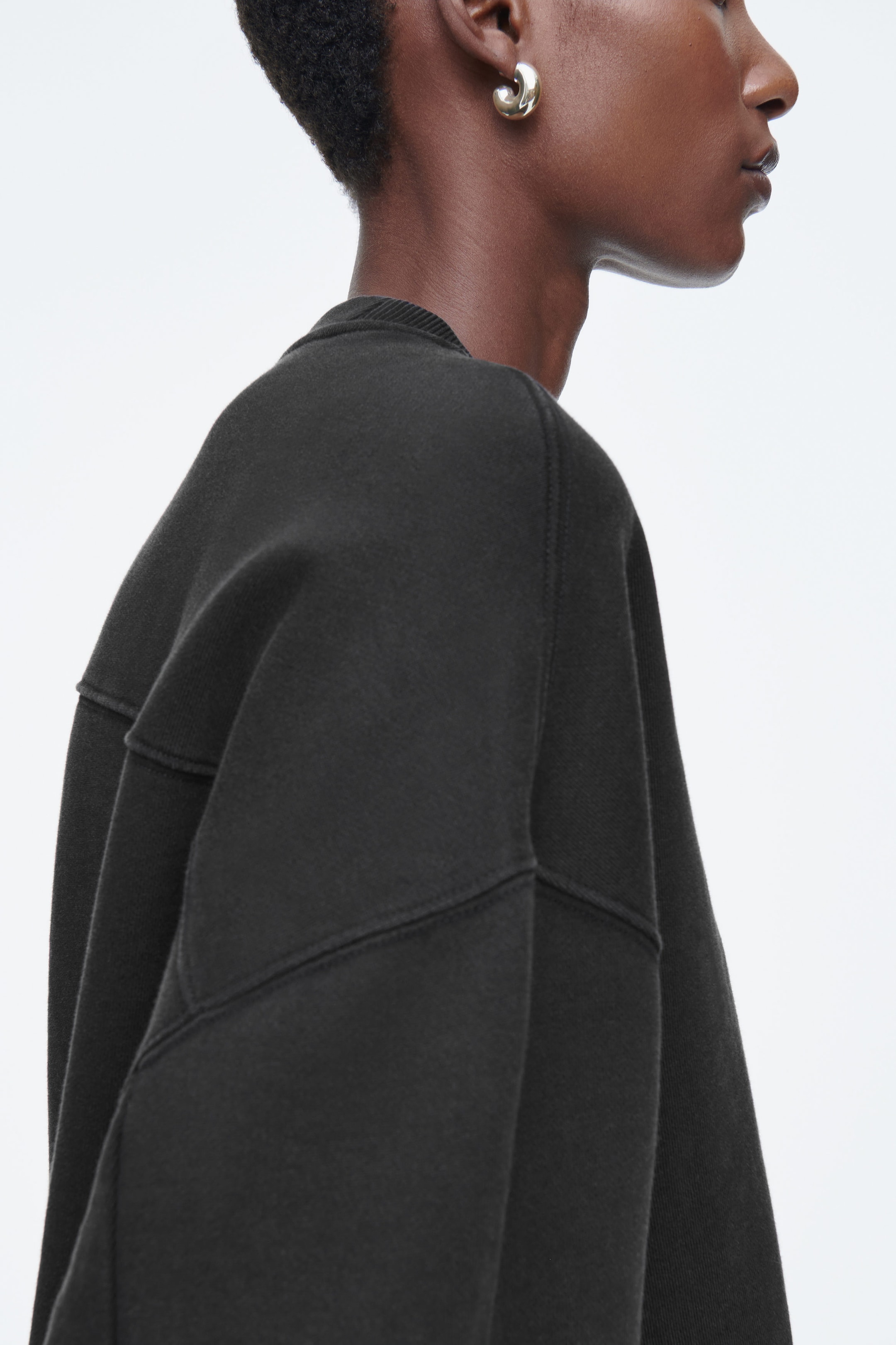 CLASSIC CREW-NECK SWEATSHIRT
