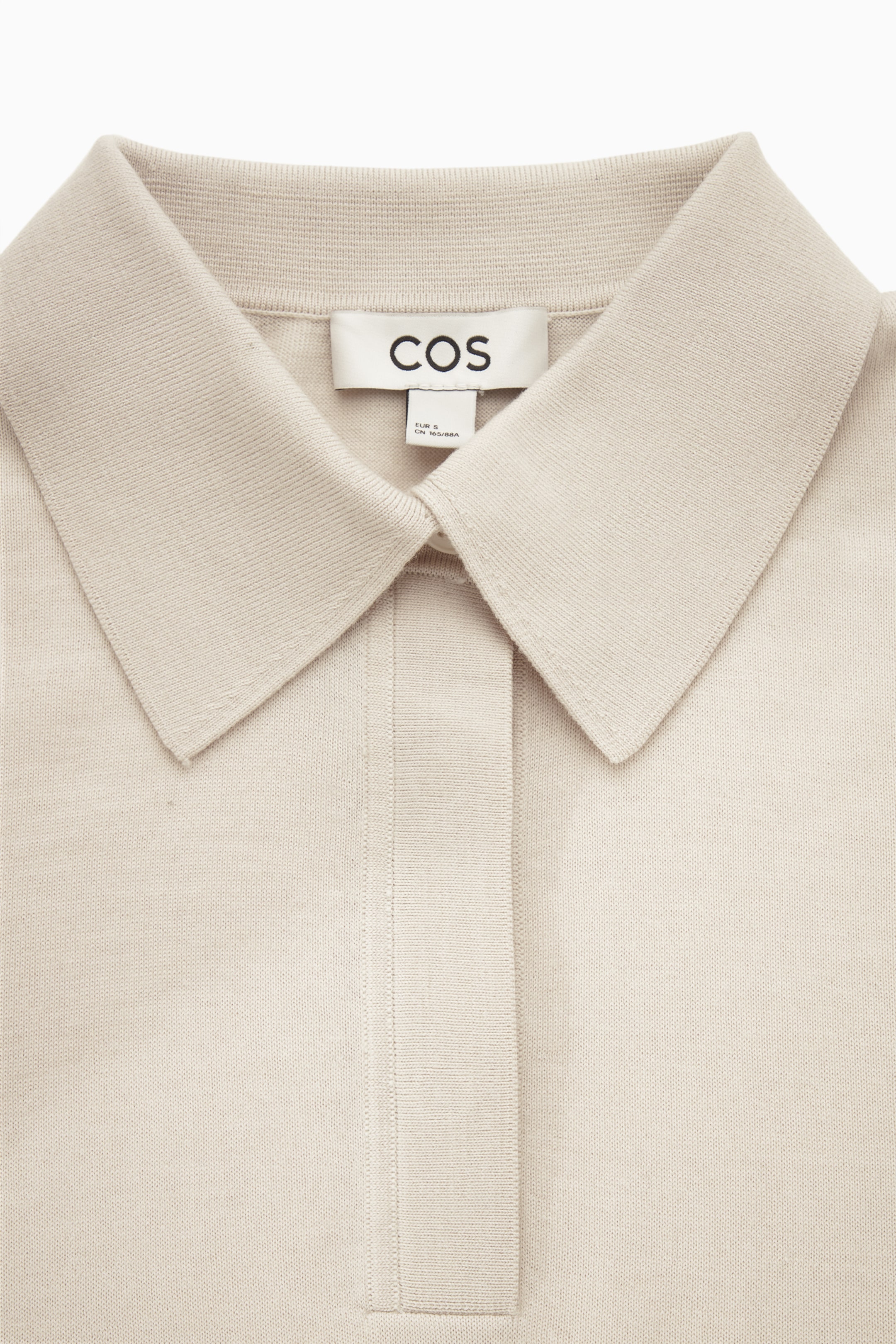 Grotere afbeelding bekijken: LIGHWEIGHT KNITTED POLO SHIRT - LIGHT BEIGE - DAMES | H&M NL 2