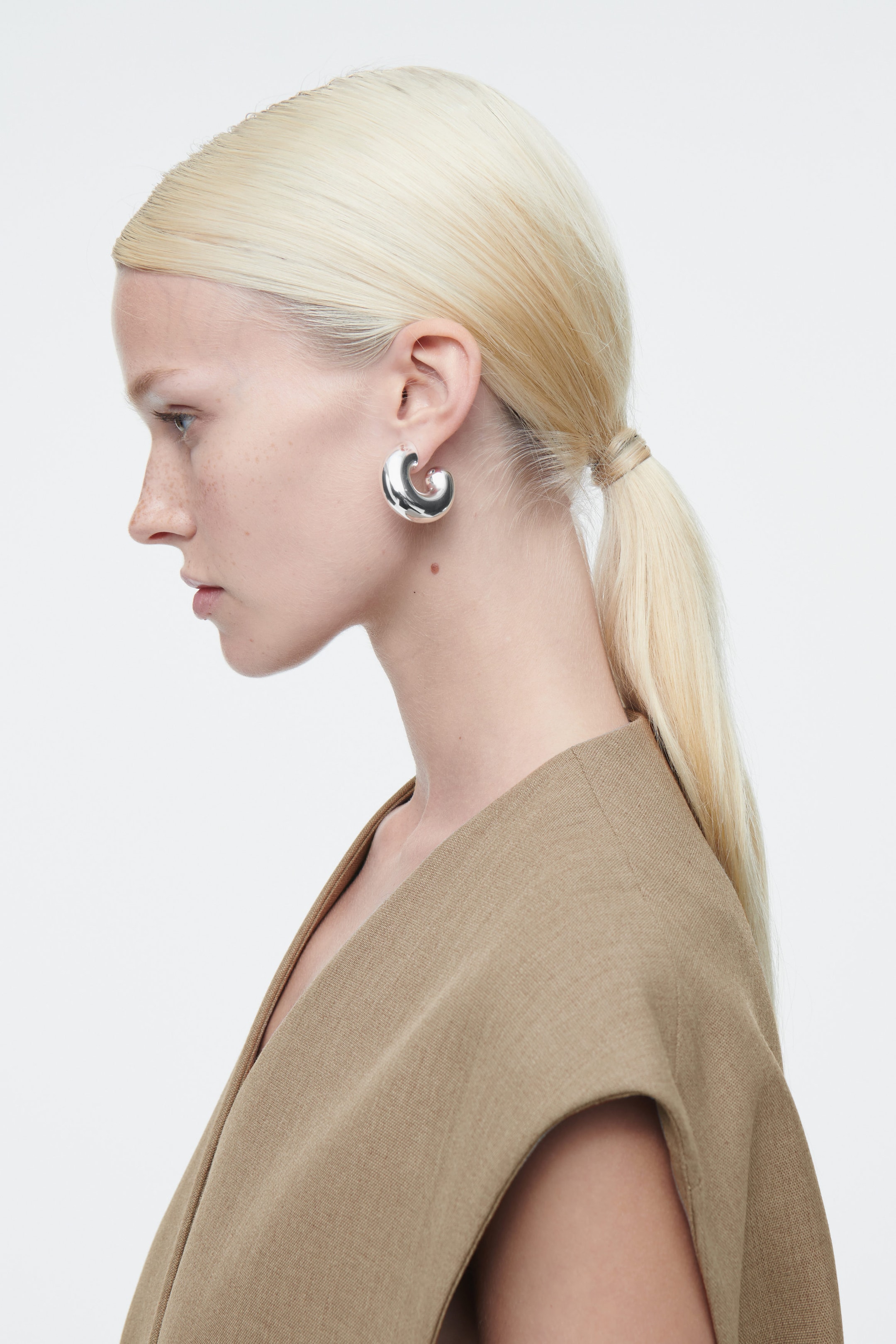 OVERSIZED CHUNKY HOOP EARRINGS