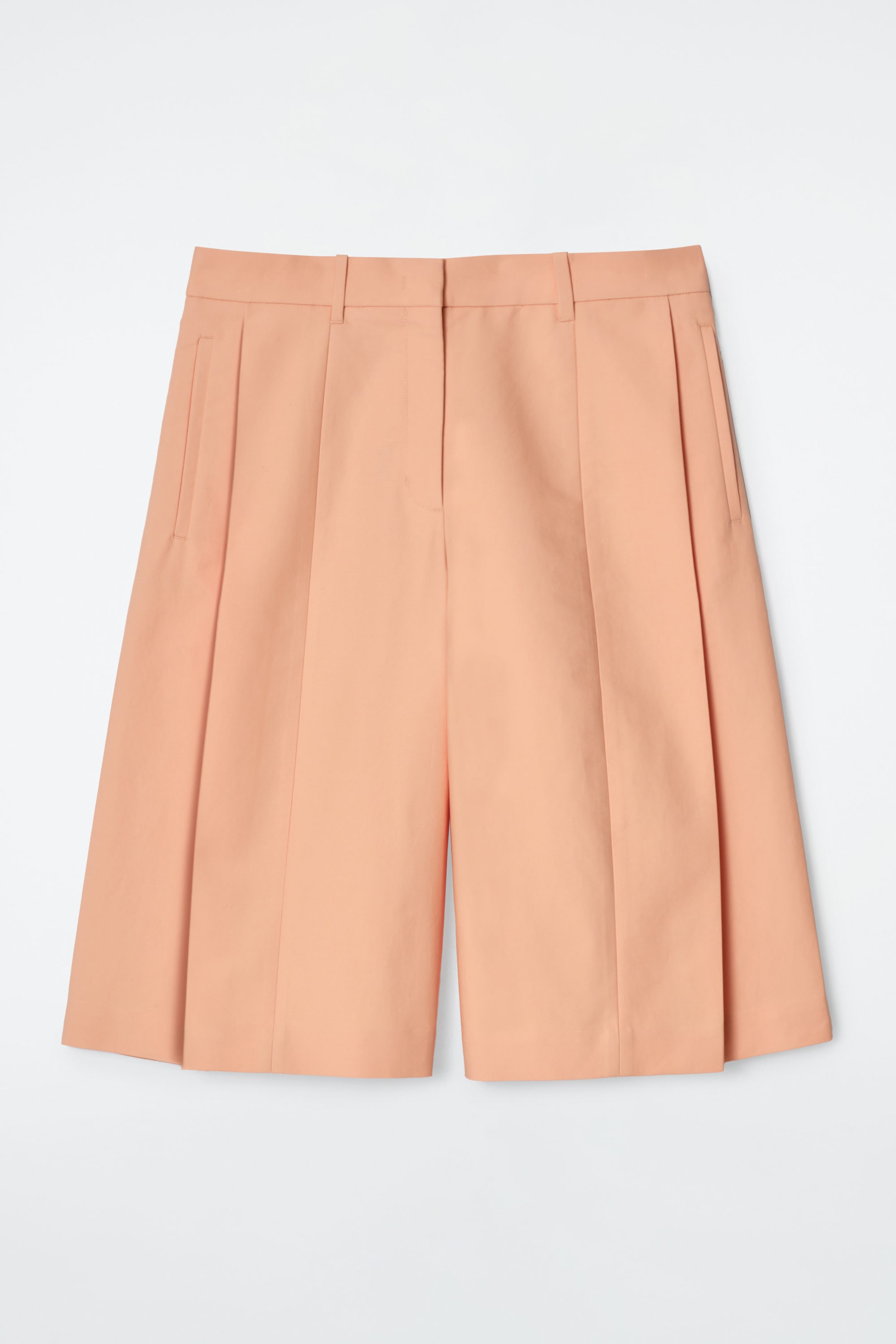ELEGANTE SHORTS MIT WEITEM BEIN