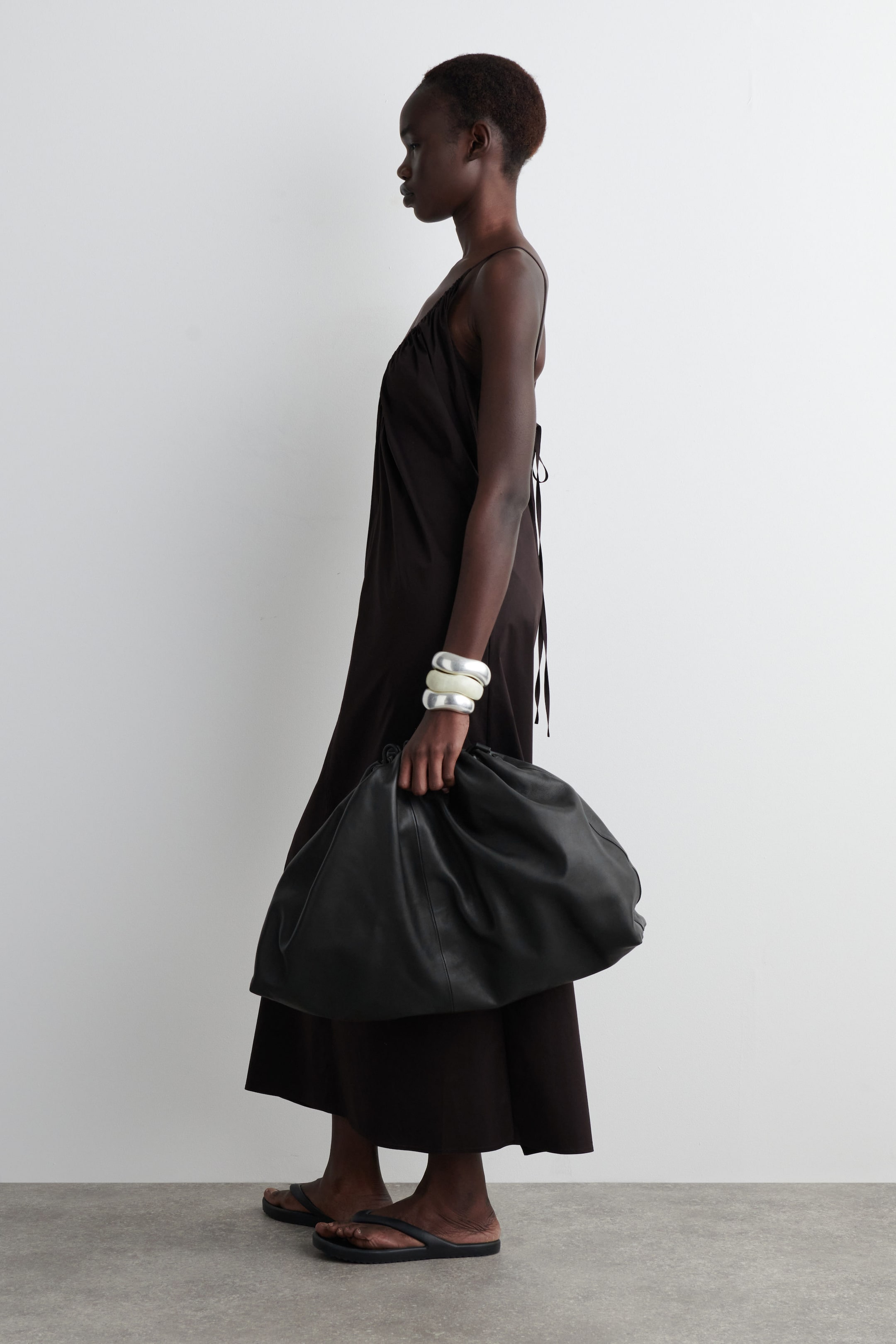 ROBE LONGUE FRONCÉE COL EN V