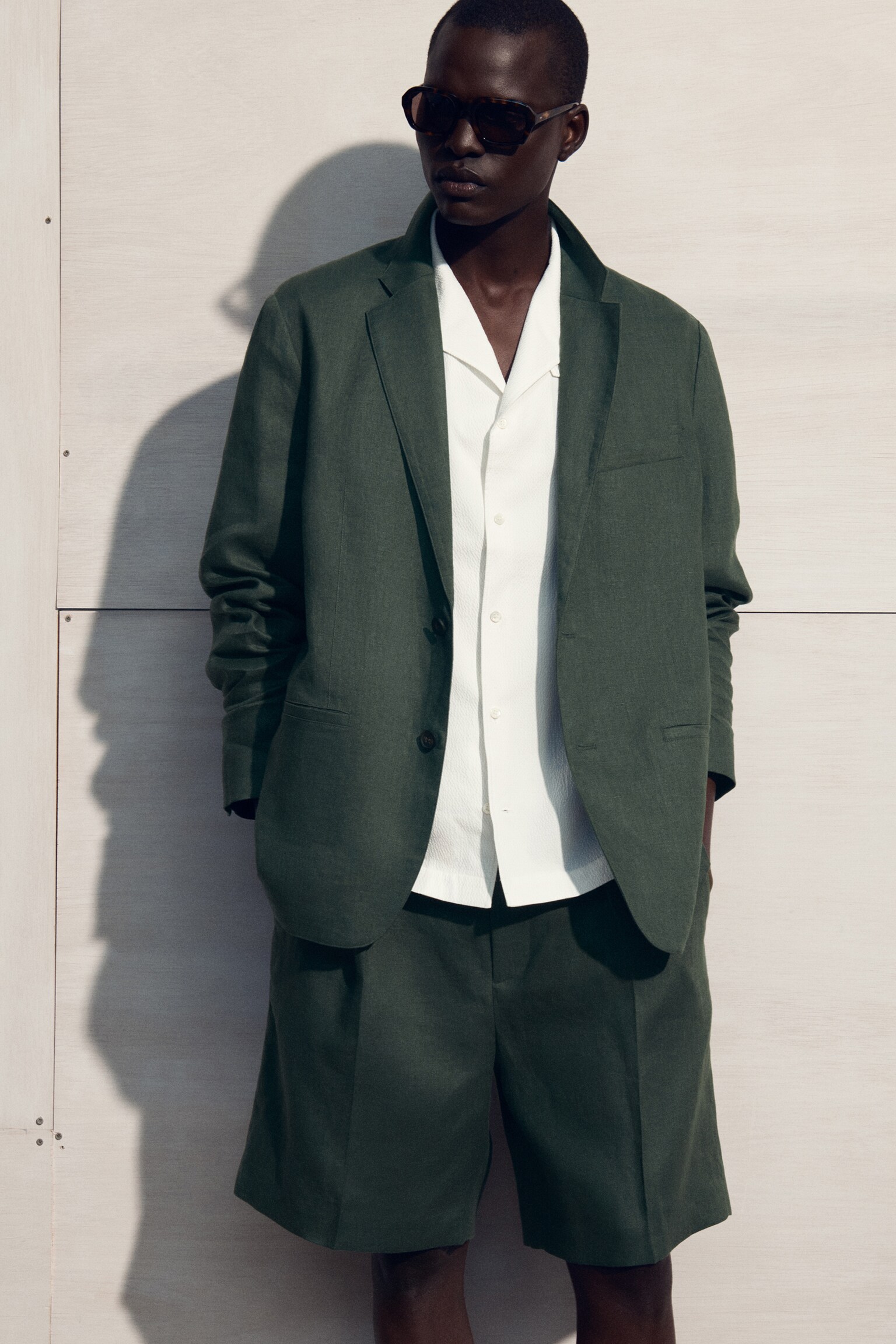 PANTALÓN CORTO DE LINO CON AJUSTE DE CORDÓN - VERDE OSCURO/AZUL MARINO/BEIGE/SIN TEÑIR - 6