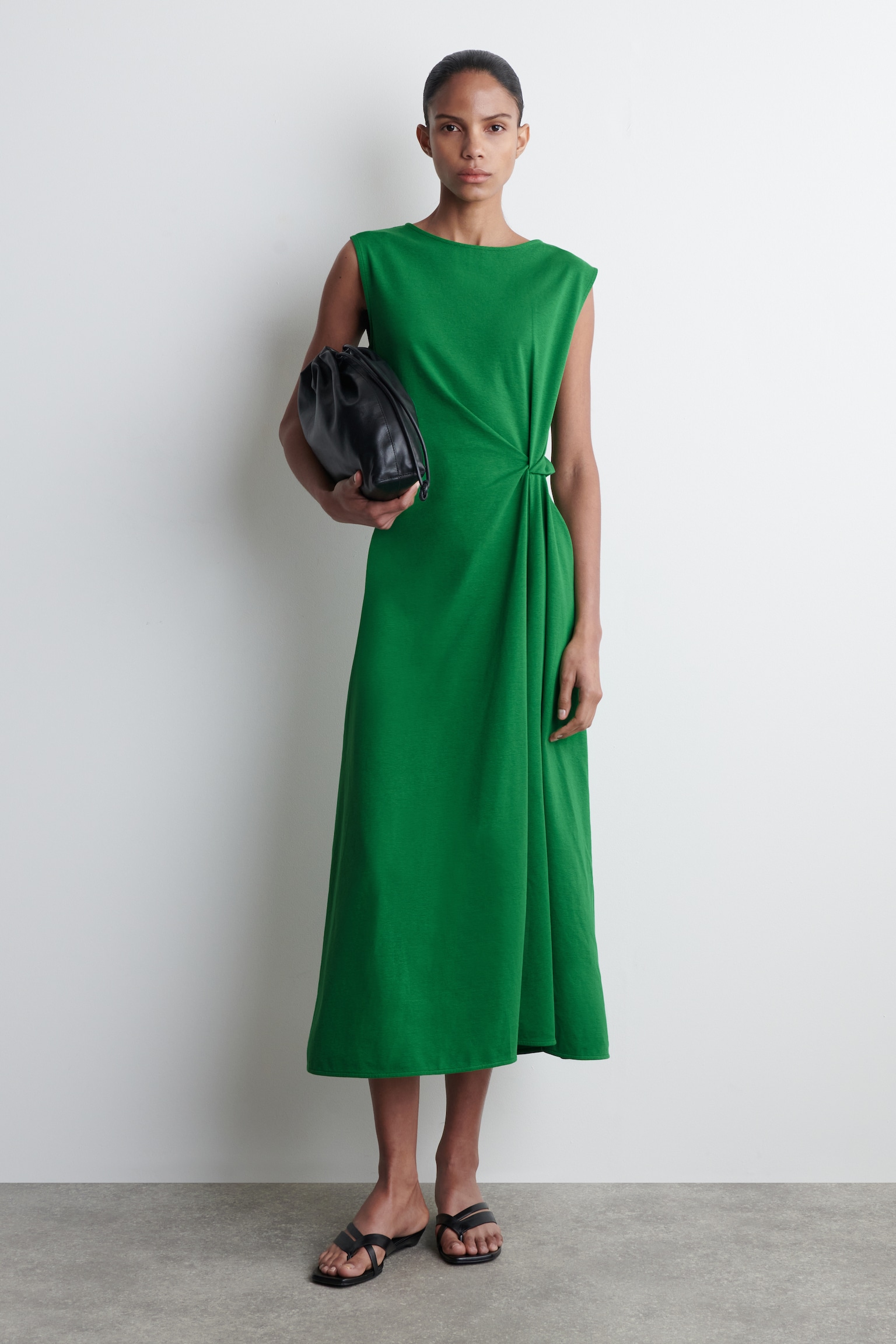 VESTIDO MIDI CON DETALLE DE NUDO - VERDE/ROJO/NEGRO