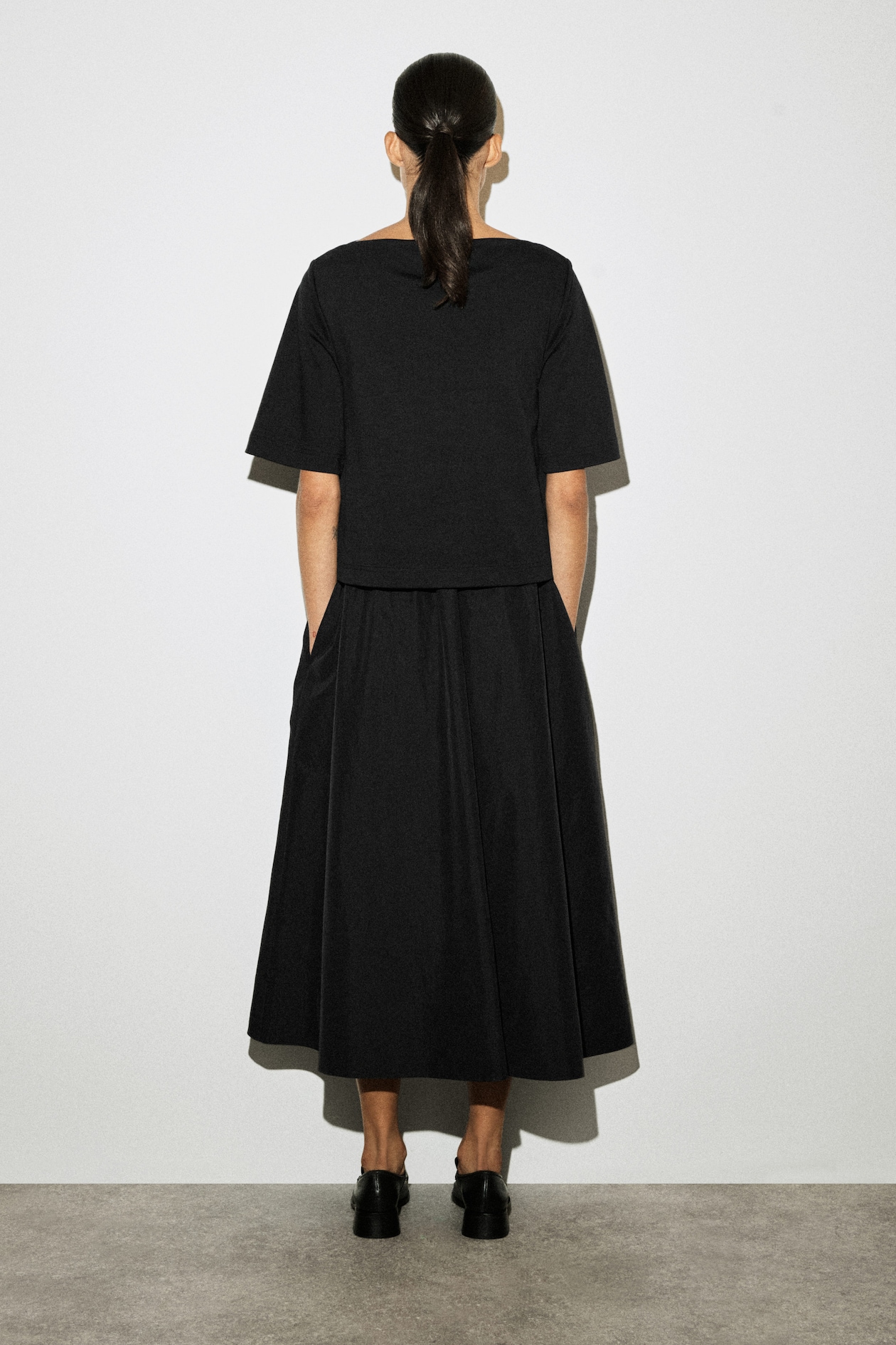 CONTRAST-PANEL BOAT-NECK MIDI DRESS — BLACK