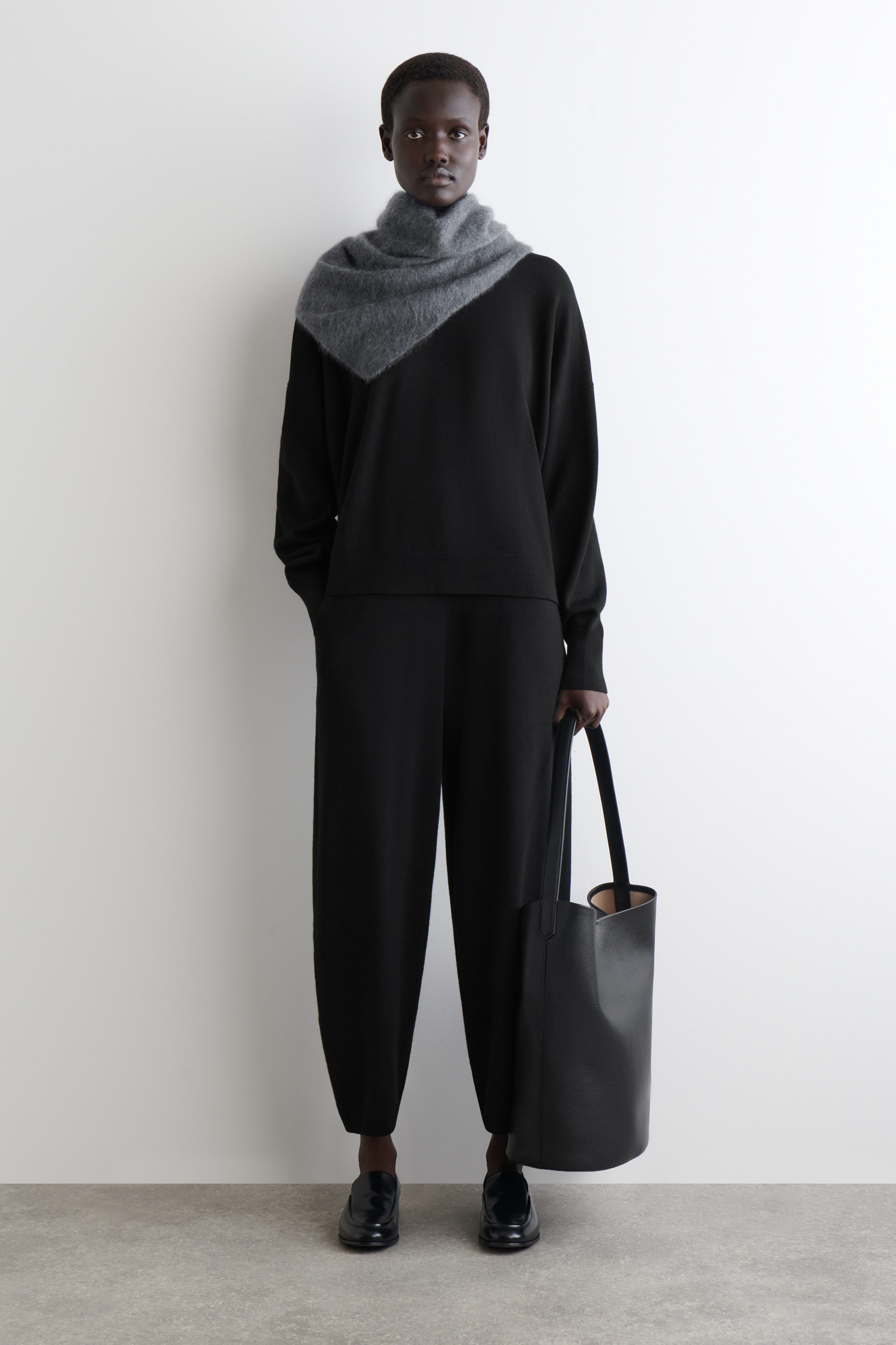 MERINO WOOL CREW-NECK JUMPER - BLACK | COS