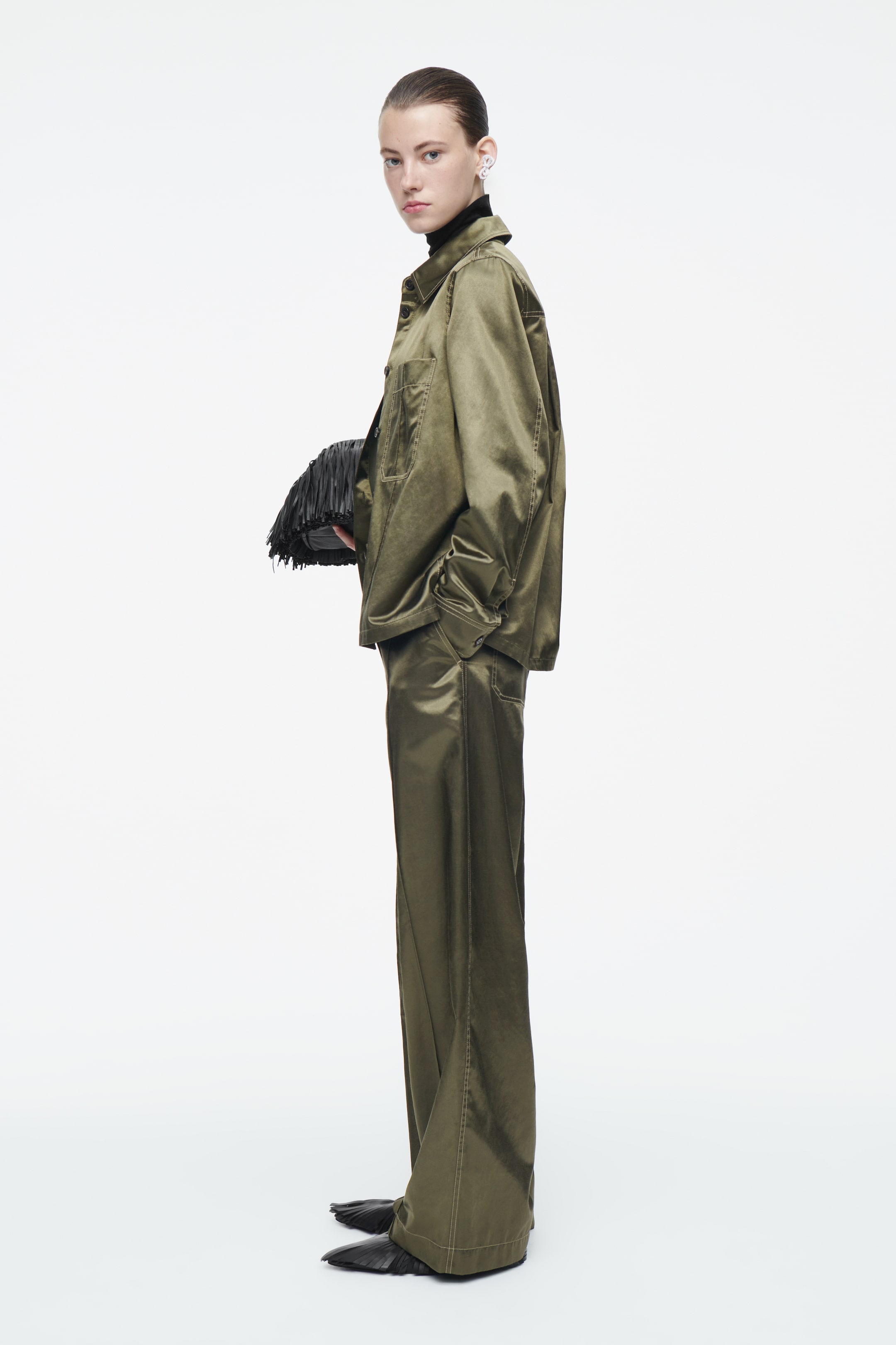 Agrandir l'image: PANTALON WORKWEAR SATINÉ À PLIS PIQUÉS - KAKI - FEMME | H&M CH 2