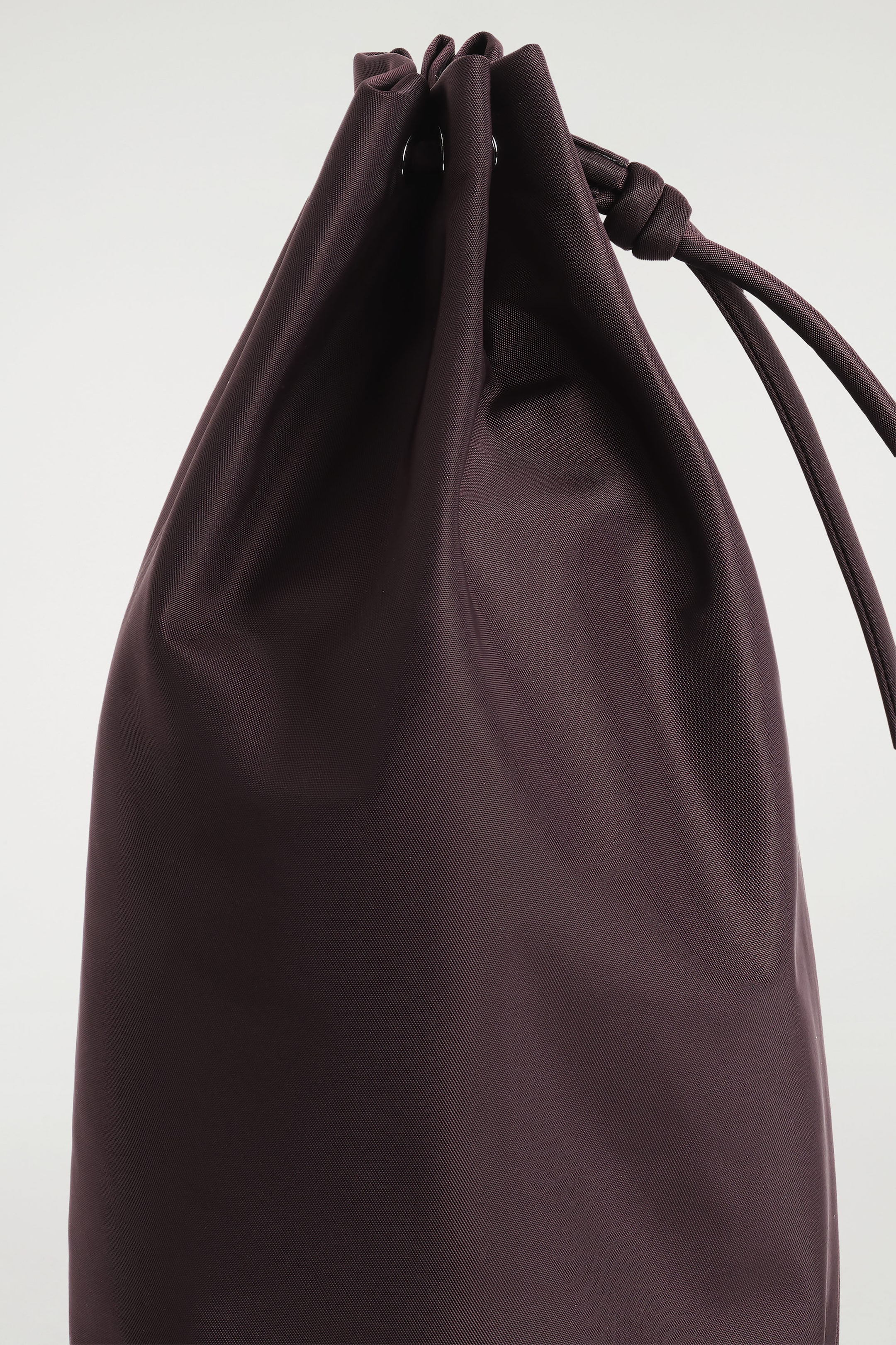 DRAWSTRING CROSSBODY BAG - NYLON