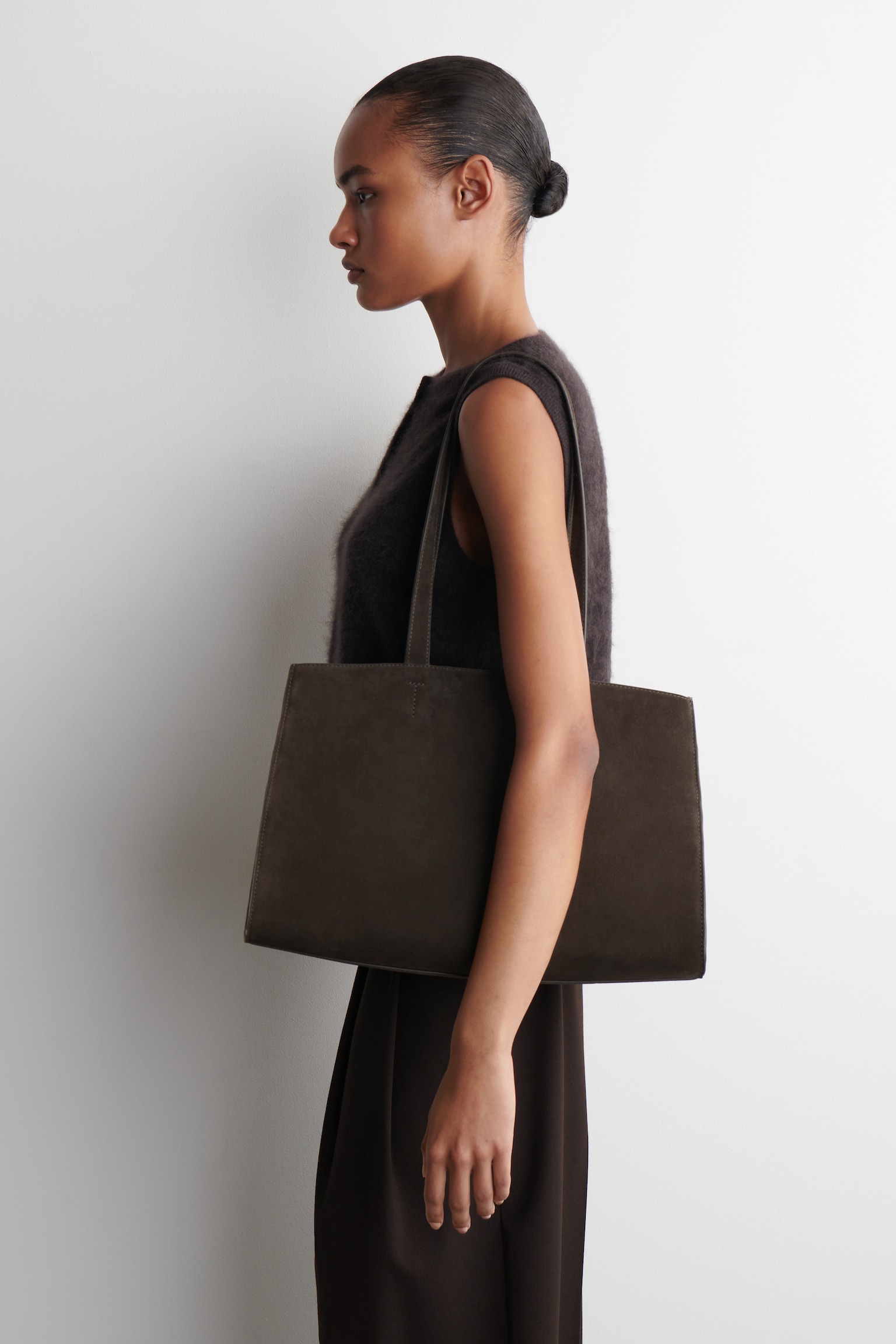 GALLERY TOTE BAG - SUEDE - DARK BROWN