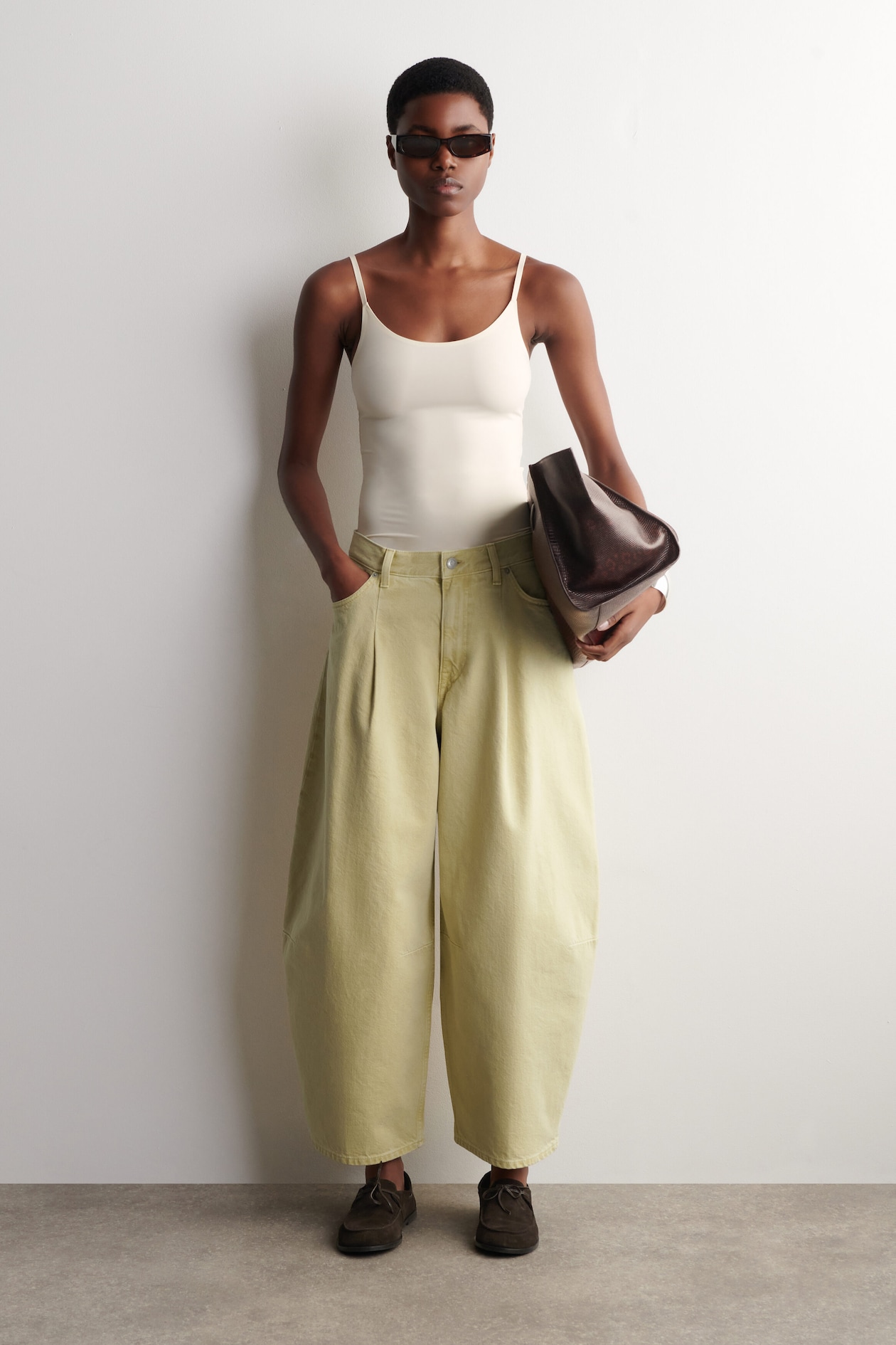 TWINE BARREL-LEG JEANS