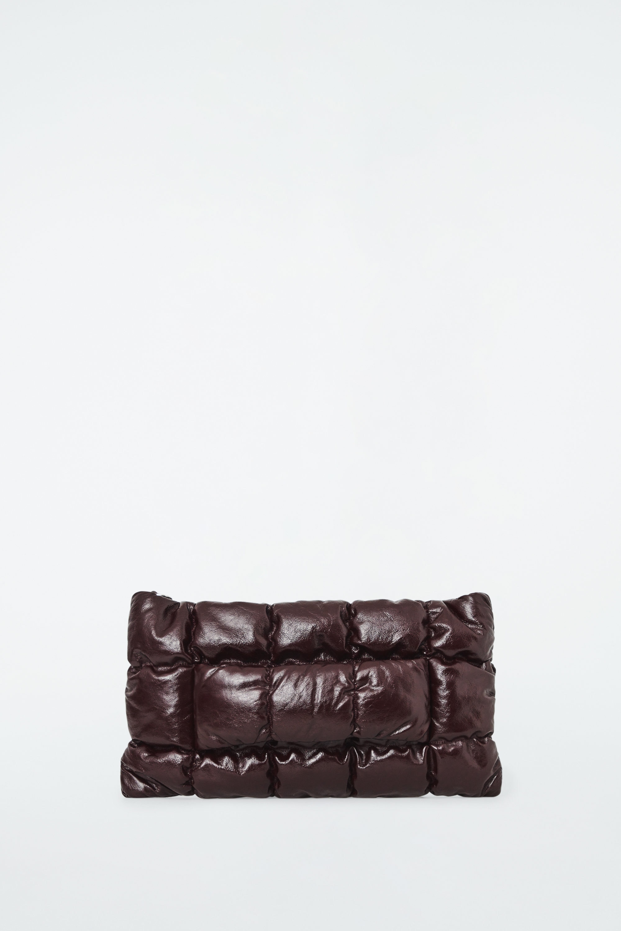 【極希少】COS PILLOW OVERSIZED QUILTED CLUTCH PILLOW QUILTED CLUTCH BAG - LEATHER - BURGUNDY | COS
