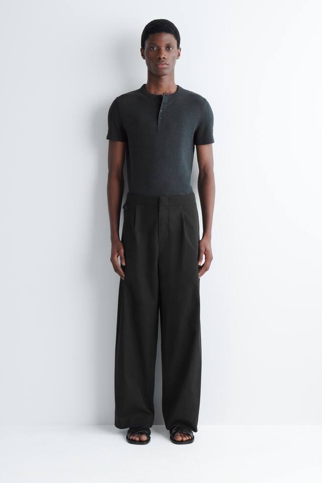 POCKET-DETAIL RELAXED-FIT WIDE-LEG TROUSERS - BLACK/KHAKI - 1