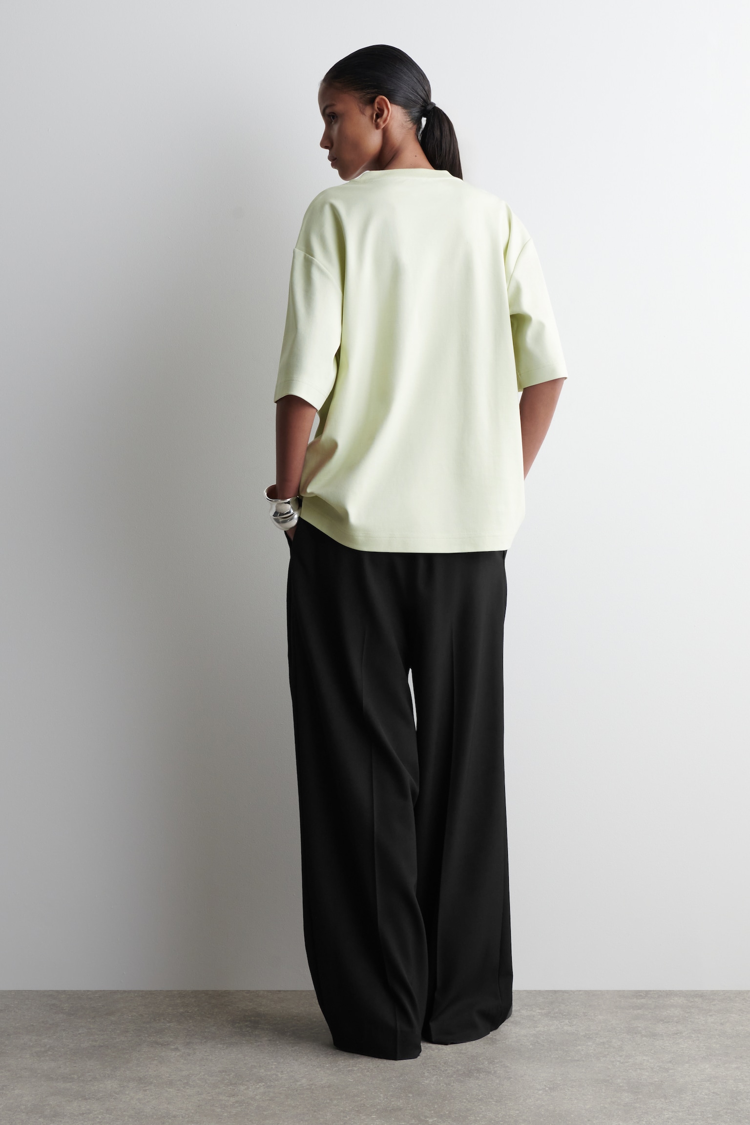 OVERSIZED-T-SHIRT AUS BAUMWOLLE - HELLGRÜN/WEISS/DUNKELROT - 5