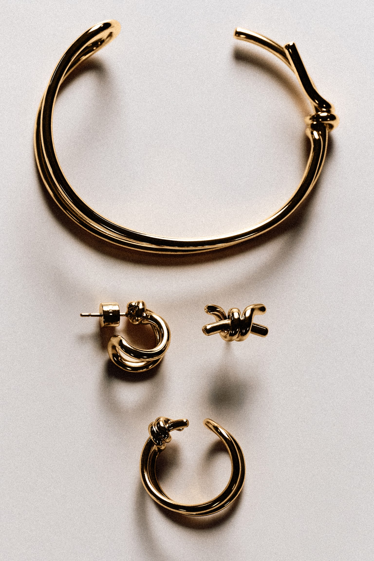 MISMATCHED KNOTTED EARRINGS - GOLD - 1