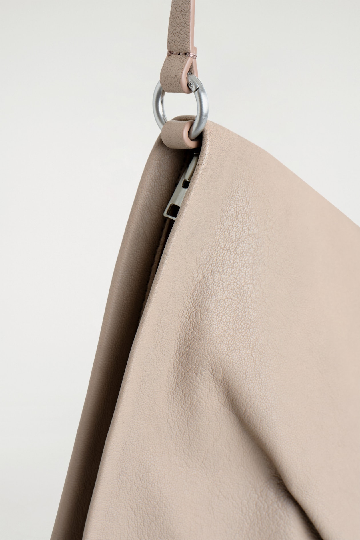 TWISTED CLUTCH BAG - LEATHER — WHEAT