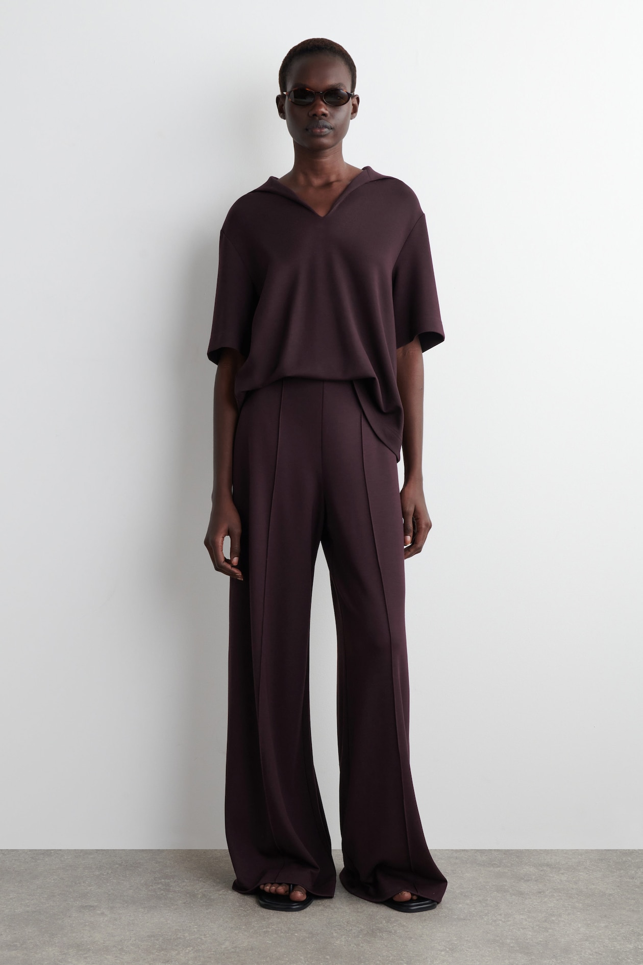 PANTALON LARGE EN MODAL - BORDEAUX | COS FR
