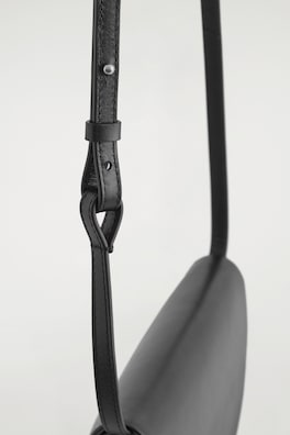 CURVED CROSSBODY BAG - LEATHER — BLACK 2
