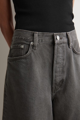 KNEE-LENGTH DENIM SHORTS — DARK BROWN 4