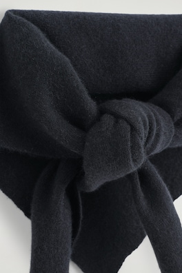 PURE CASHMERE TRIANGLE SCARF — NAVY 3