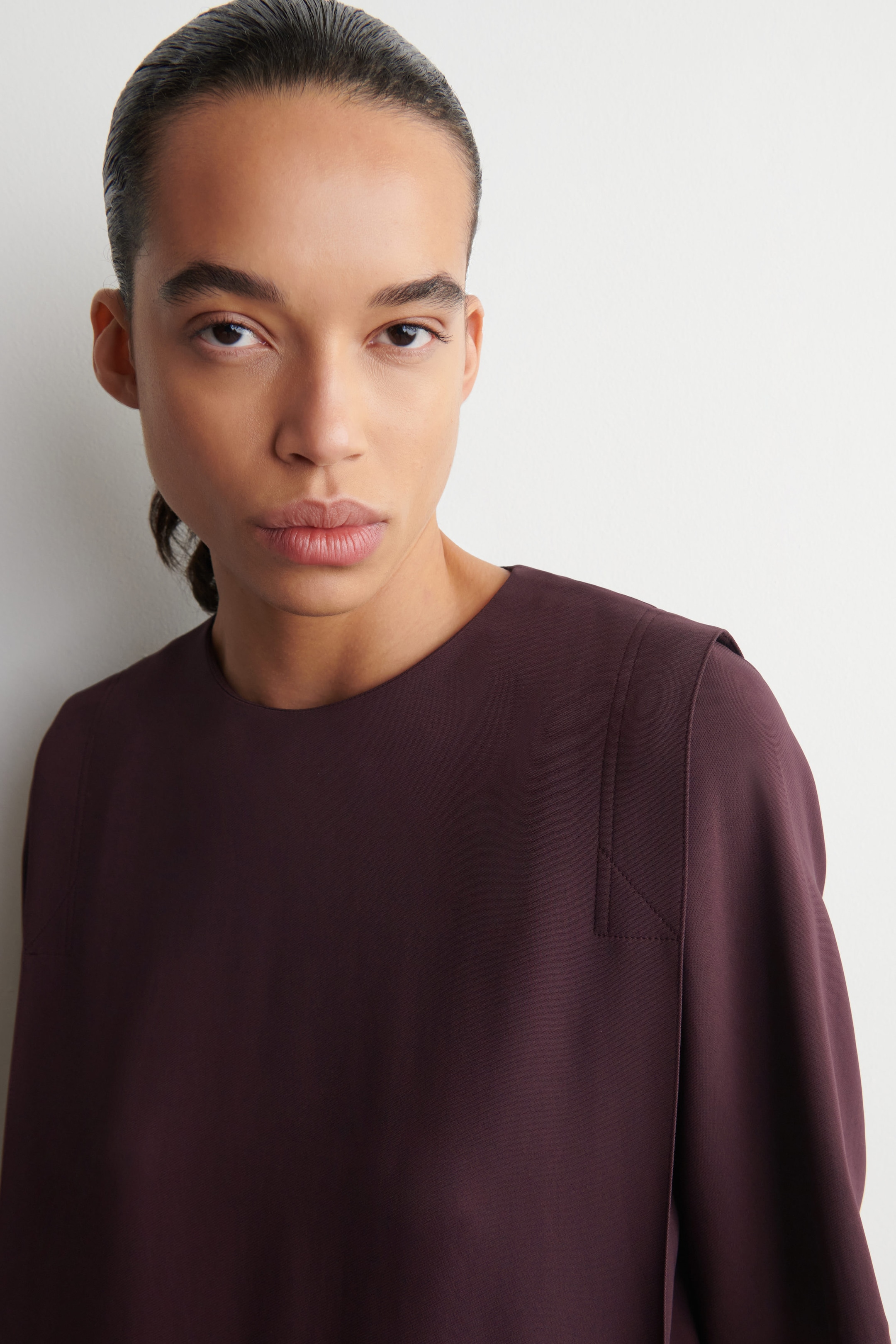 RAK MIDIKLÄNNING I LAGERDESIGN