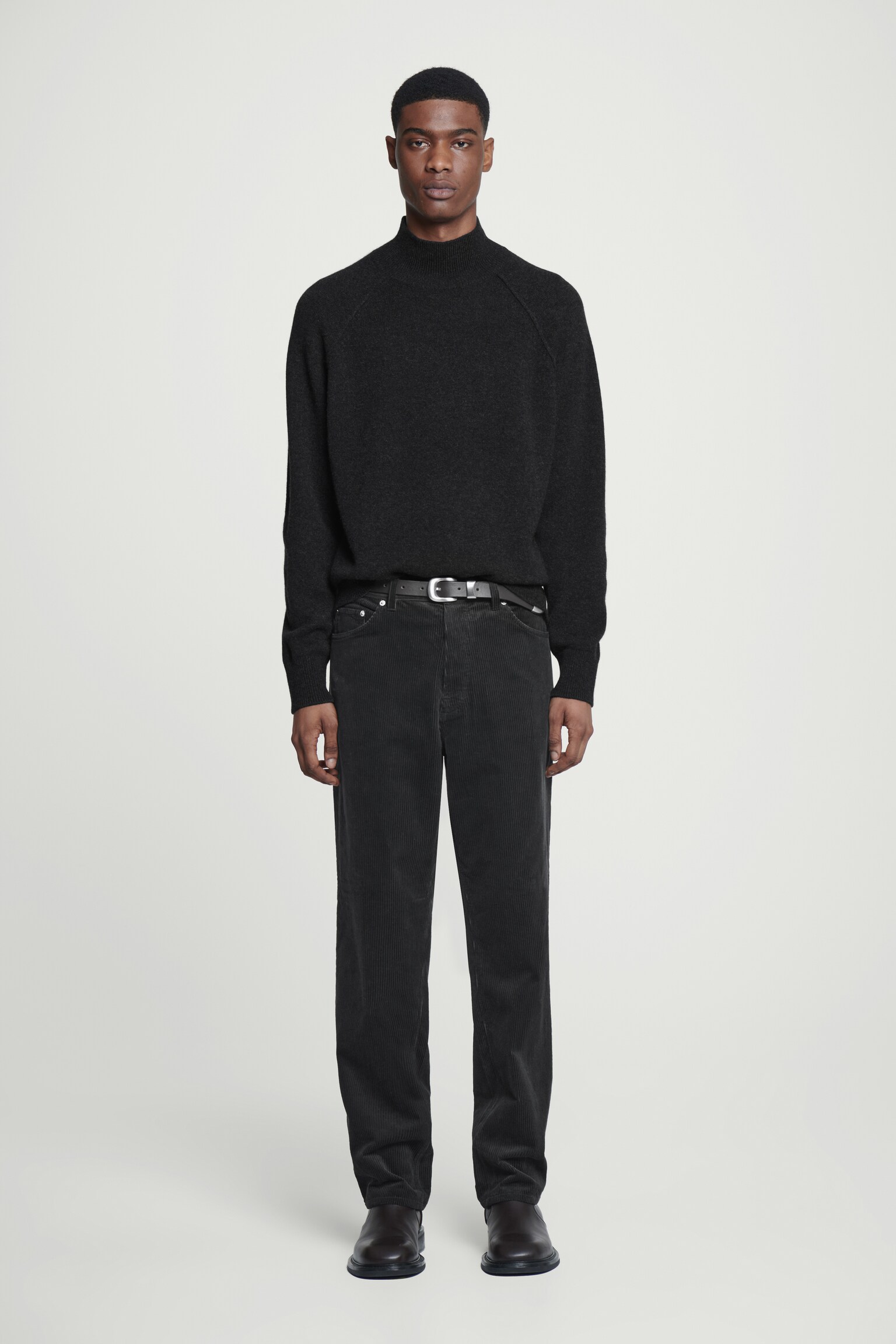 SIGNATURE JEANS AUS CORD MIT GERADEM BEIN - SCHWARZ/DUNKELBRAUN