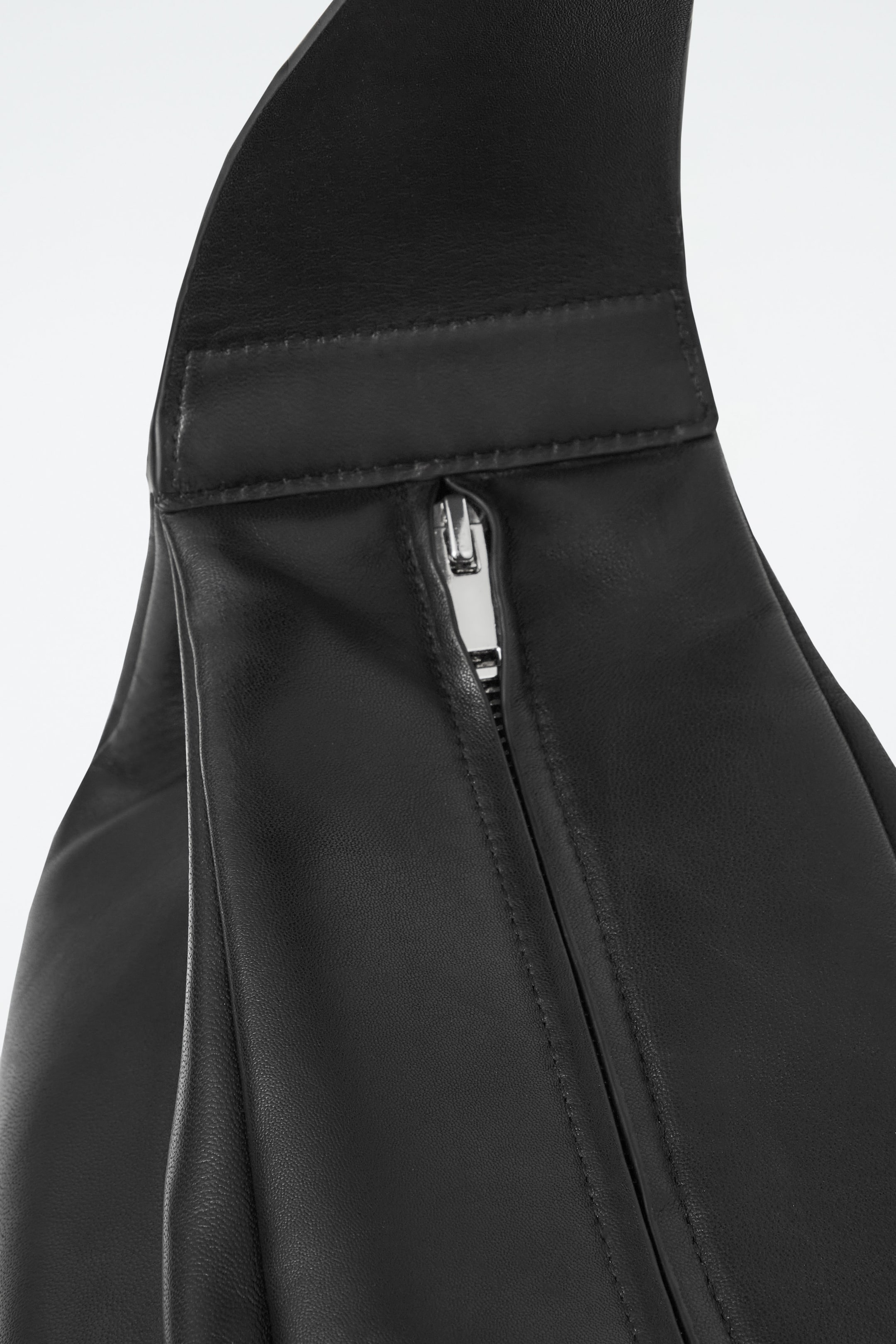 SWING OVERSIZED CROSSBODY - LEATHER