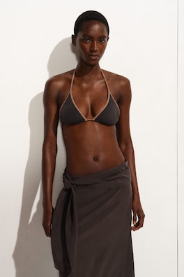 CONTRAST-TRIMMED TRIANGLE BIKINI TOP — BROWN / TERRACOTTA 1