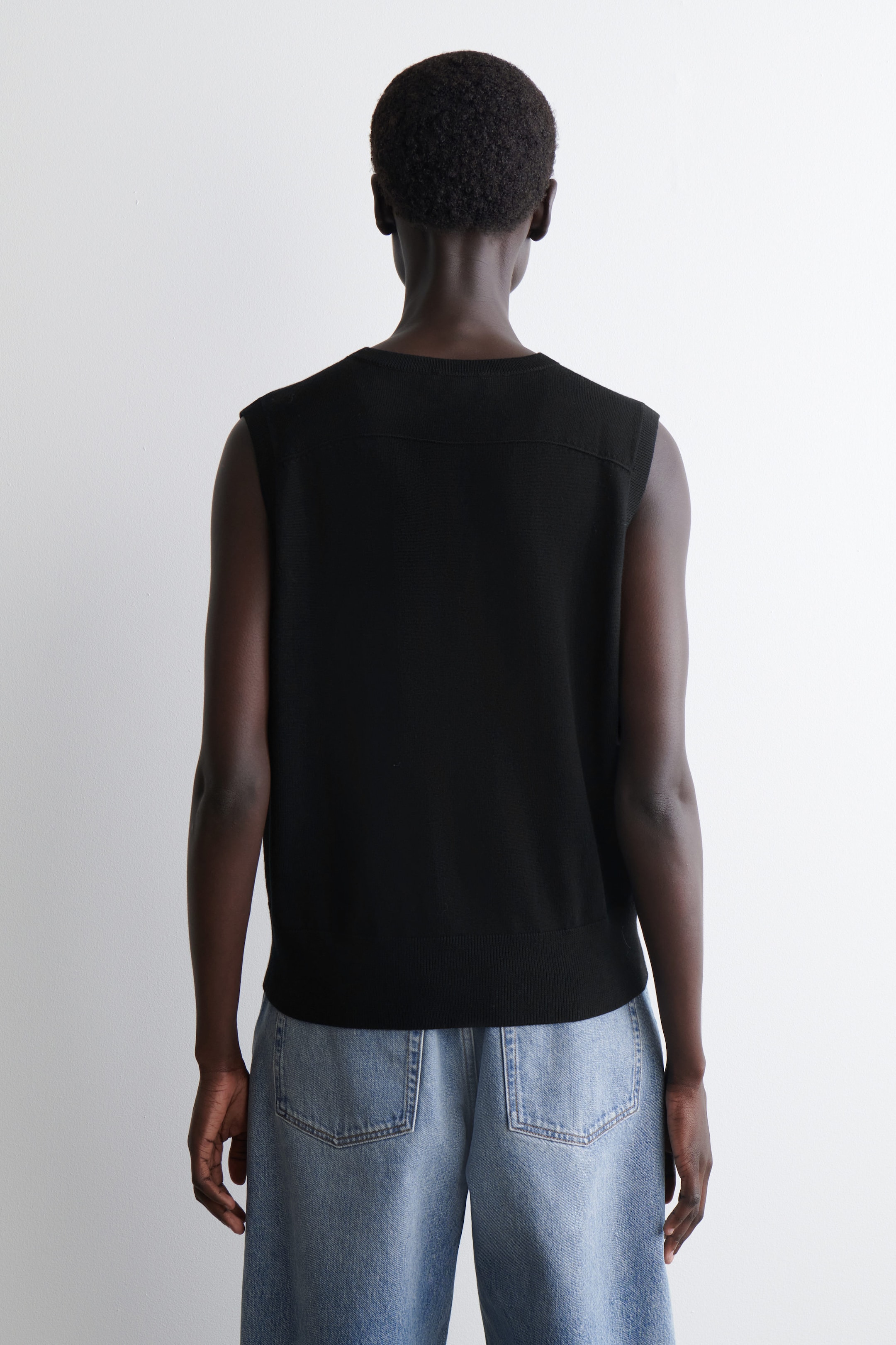 MERINO WOOL V-NECK VEST