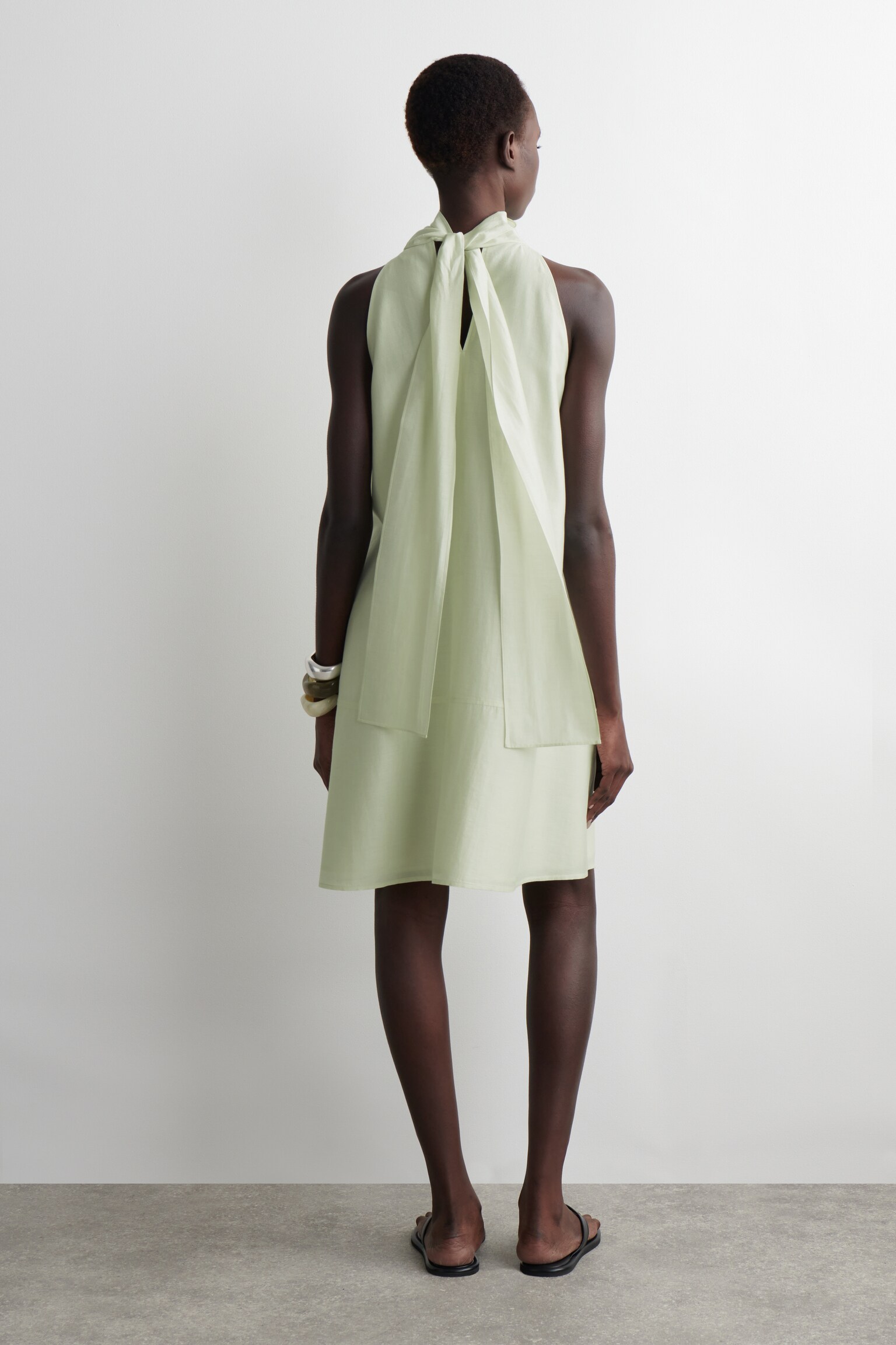 ROBE COURTE À ENCOLURE LICOU FLUIDE - VERT CLAIR/ROUGE/BRUN FONCÉ - 3