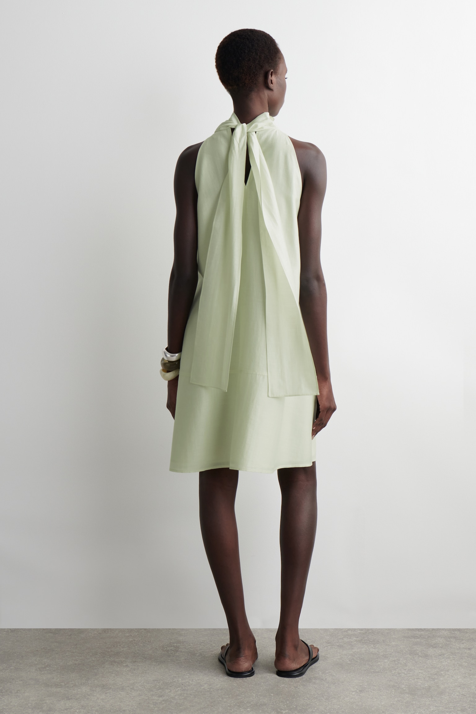 ROBE COURTE À ENCOLURE LICOU FLUIDE - VERT CLAIR/ROUGE/BRUN FONCÉ - 6