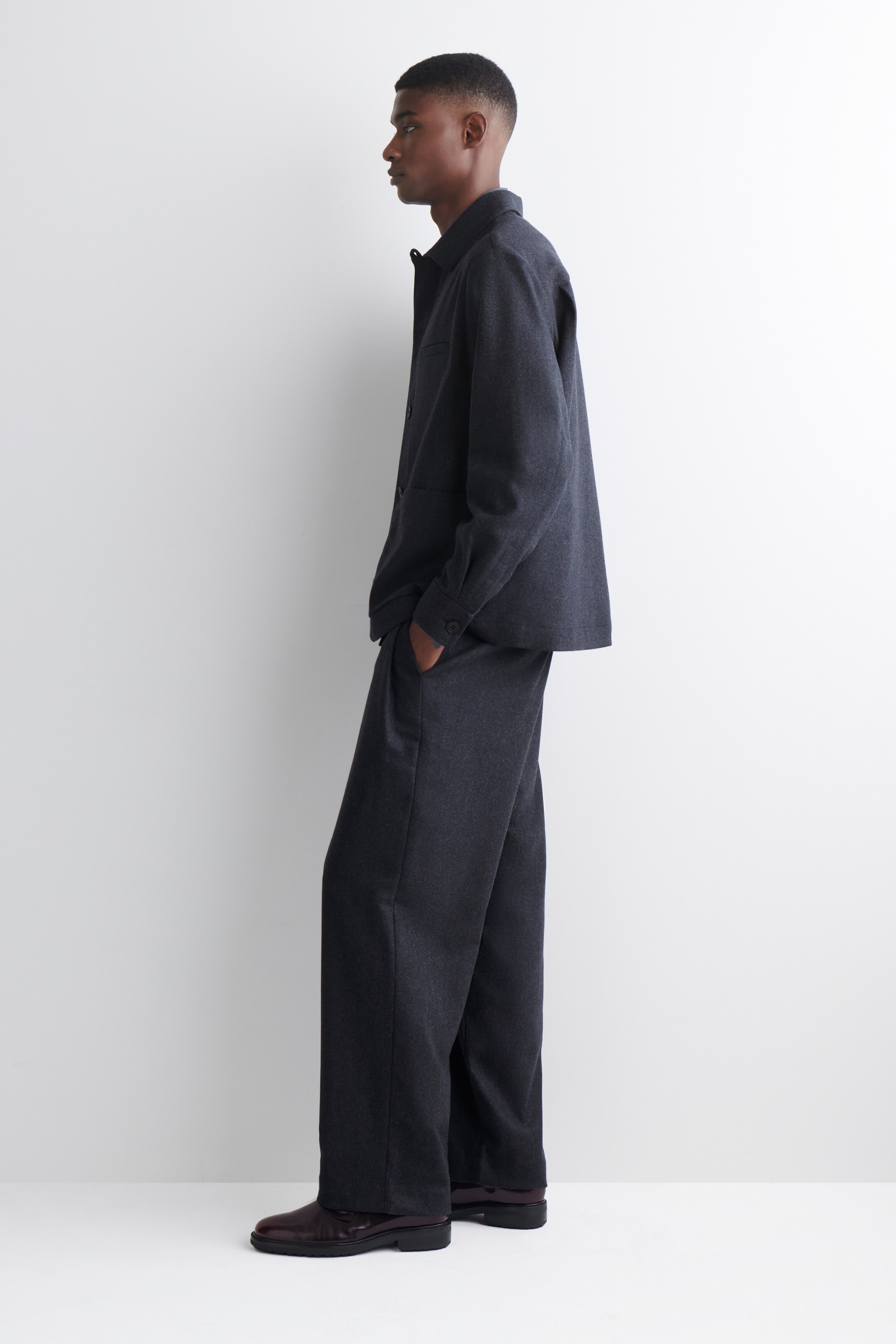 Agrandir l'image: PANTALON FUSELÉ EN LAINE - KAKI FONCÉ - HOMME | H&M CH 4