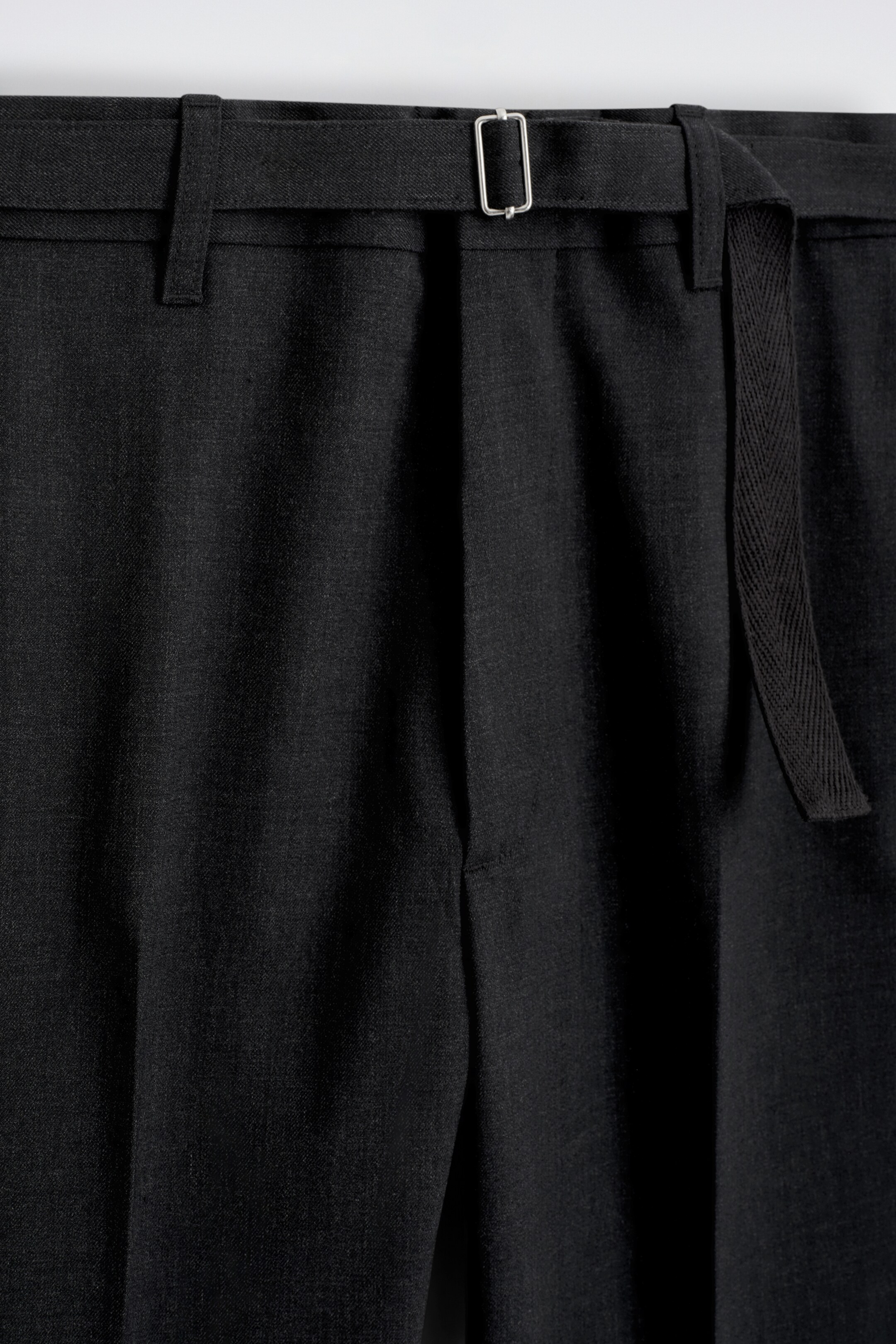 Agrandir l'image: PANTALON SLIM CEINTURÉ EN LAINE MÉLANGÉE - GRIS - HOMME | H&M CH 2