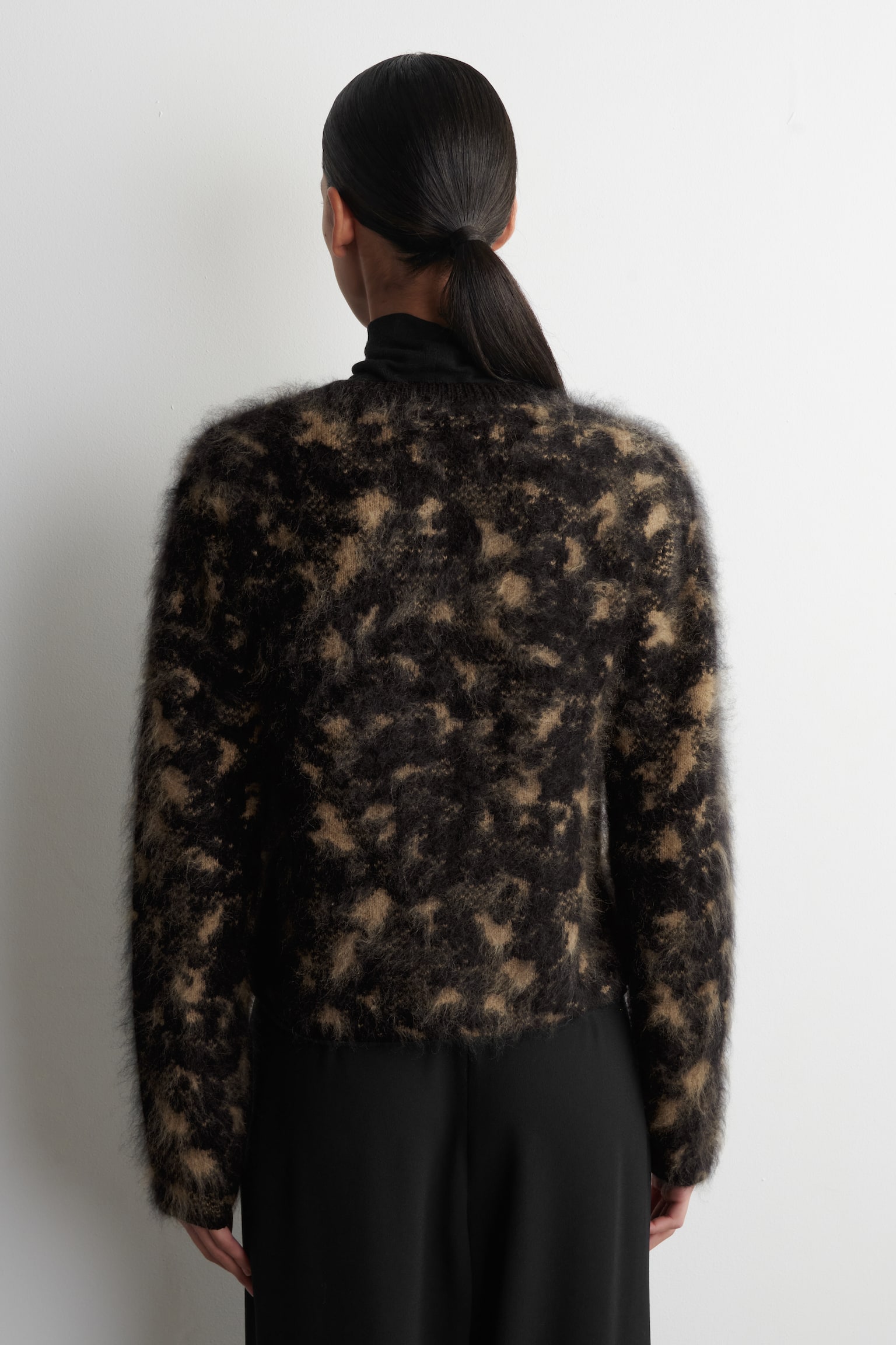 CARDIGAN EN LAINE MÉRINOS À MOTIF JACQUARD ANIMAL - NOIR / BRUN - 6