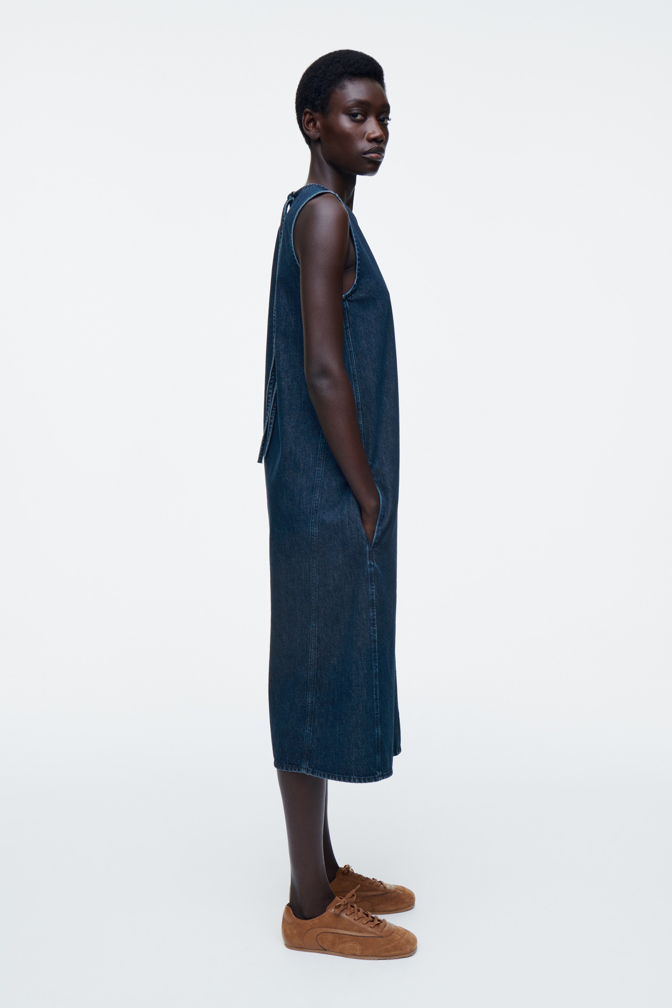 Grösseres Bild ansehen: ÄRMELLOSES MIDIKLEID AUS DENIM - Blau - DAMEN | H&M CH 2