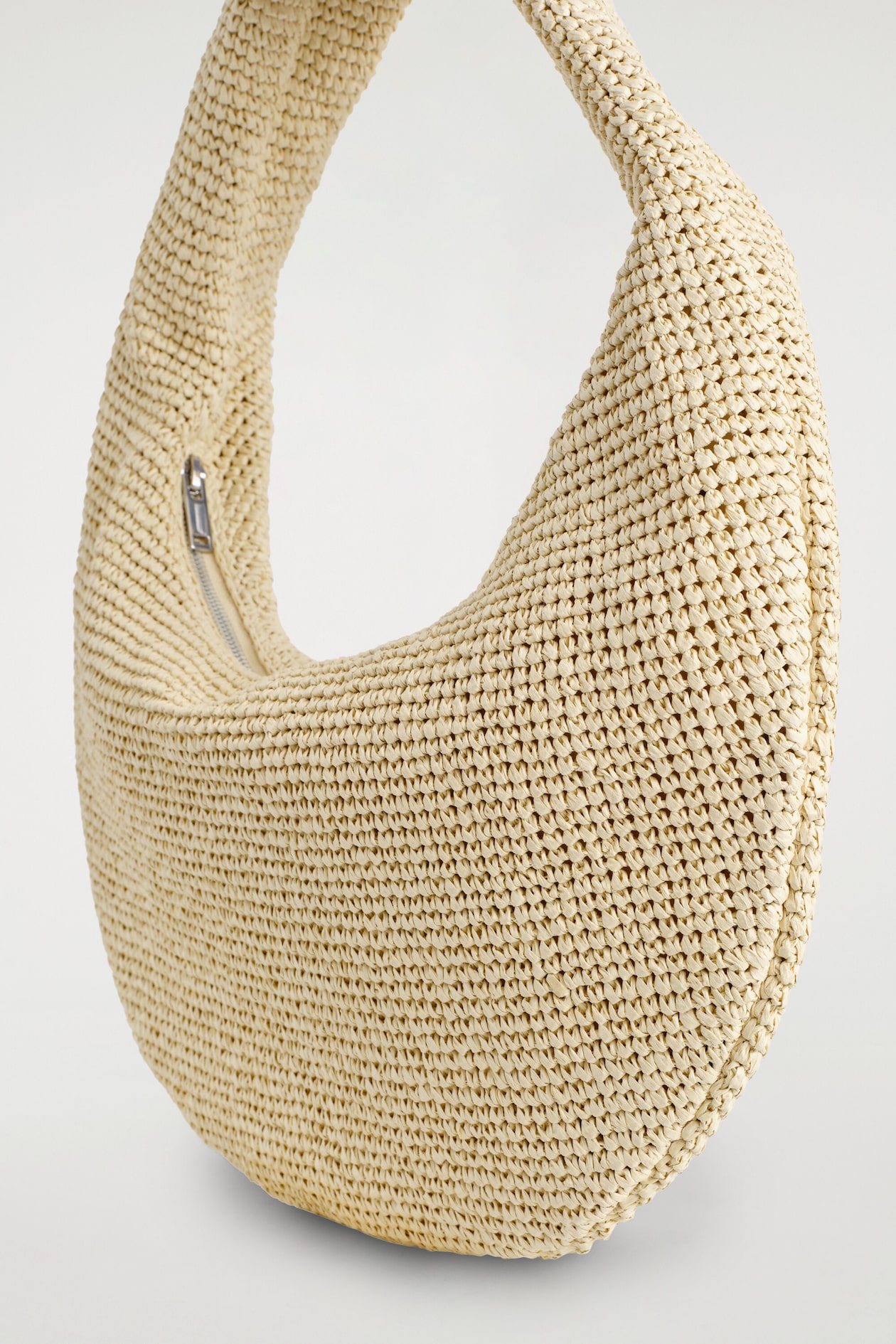 CURVED SHOULDER BAG - STRAW — BEIGE