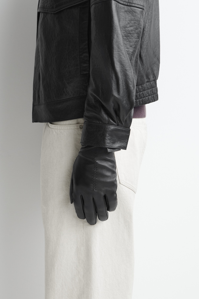 CASHMERE-LINED LEATHER GLOVES — BLACK