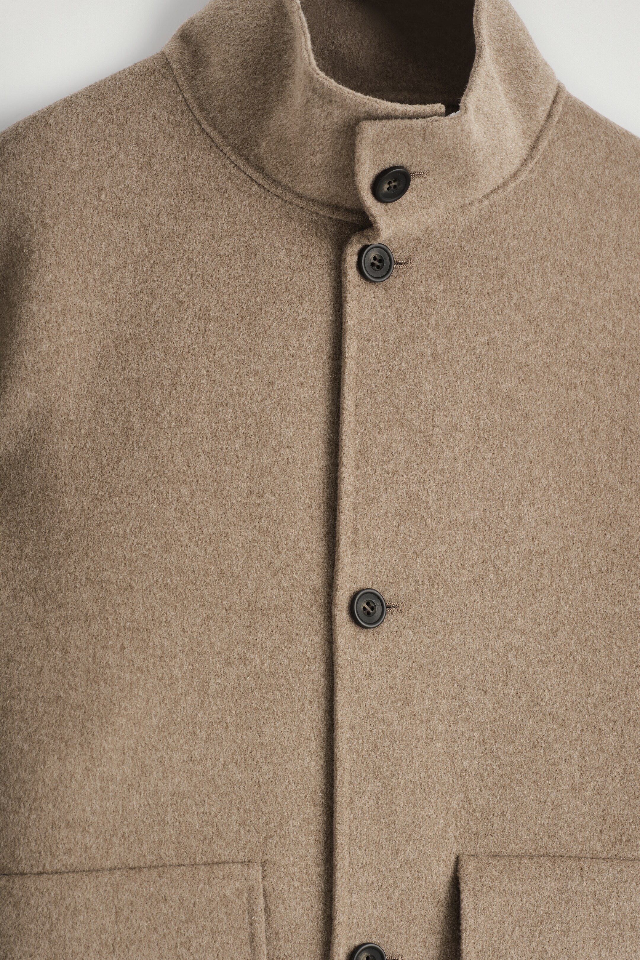 Ver imagen más grande: CHAQUETA DE LANA DE DOBLE FAZ CON CUELLO ALTO - CAMEL - HOMBRE | H&M ES 7