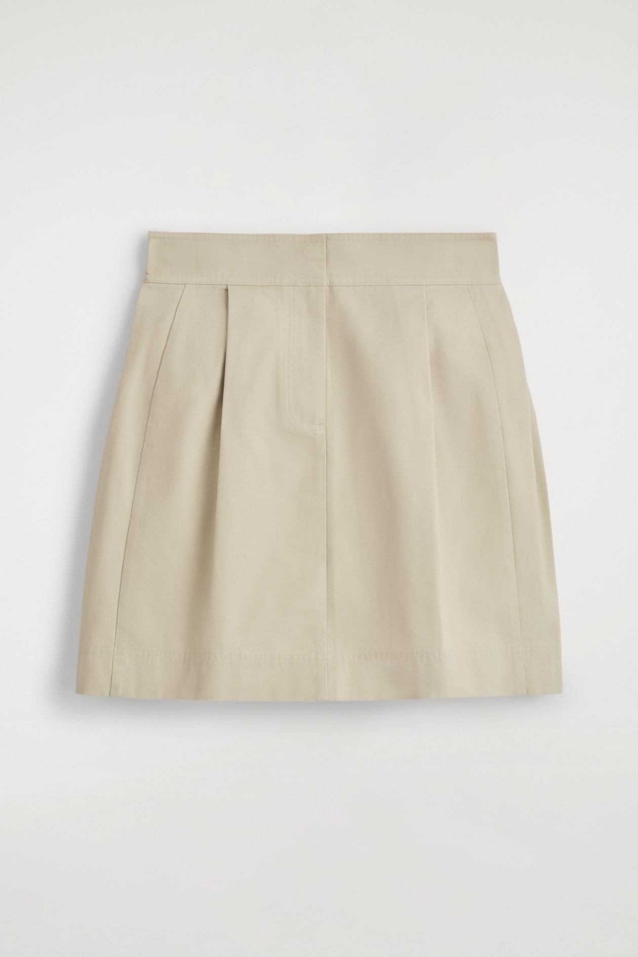 PLEATED BUCKLE-DETAIL MINI SKIRT — LIGHT BEIGE