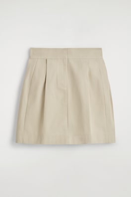 PLEATED BUCKLE-DETAIL MINI SKIRT — LIGHT BEIGE 3