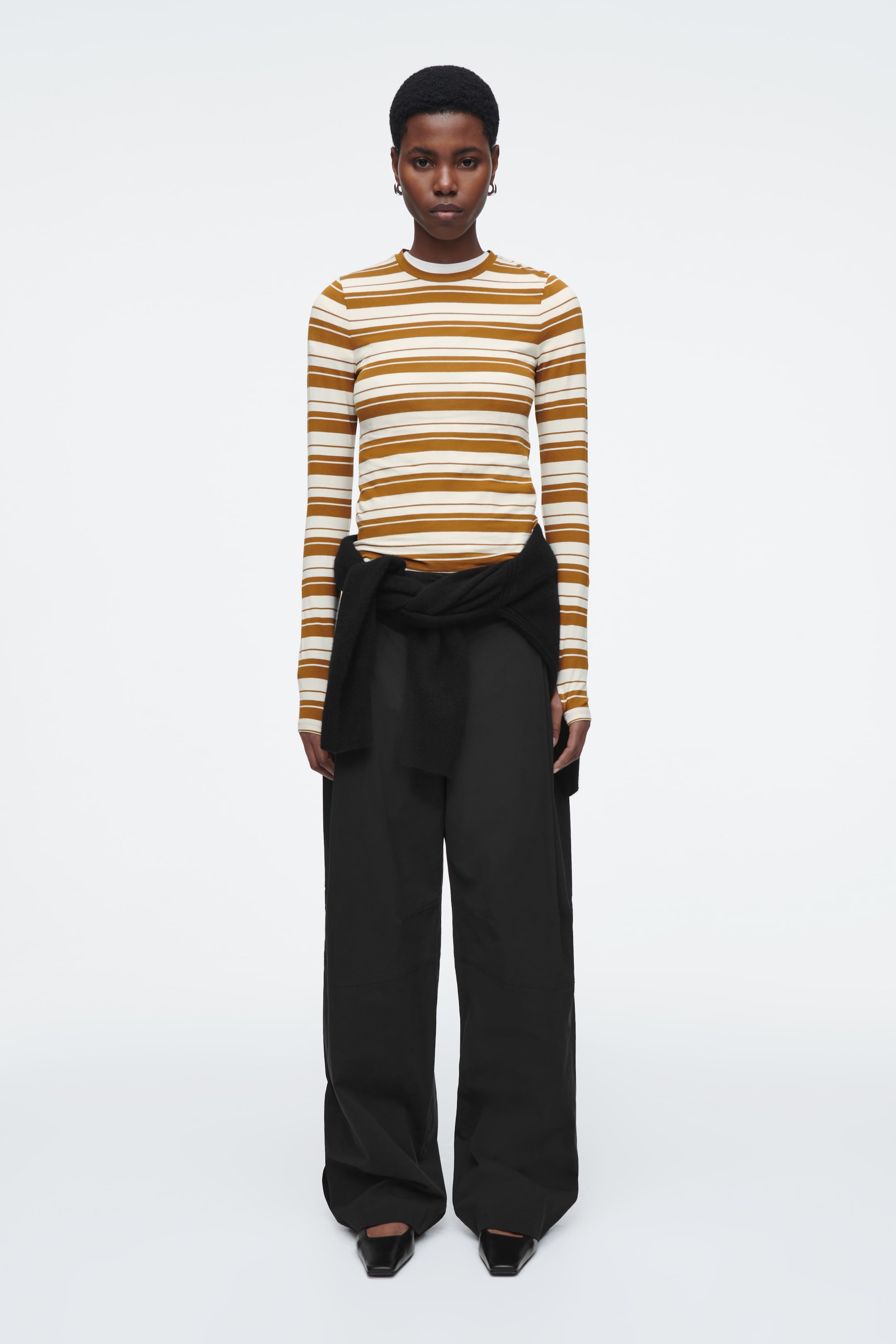 Visualizza immagine più grande: MAGLIA SLIM LEGGERA A MANICHE LUNGHE - MARRONE / RIGHE - DONNA | H&M IT 3