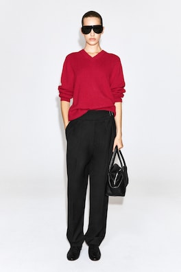 SCULPTED PURE CASHMERE V-NECK SWEATER — RED 4